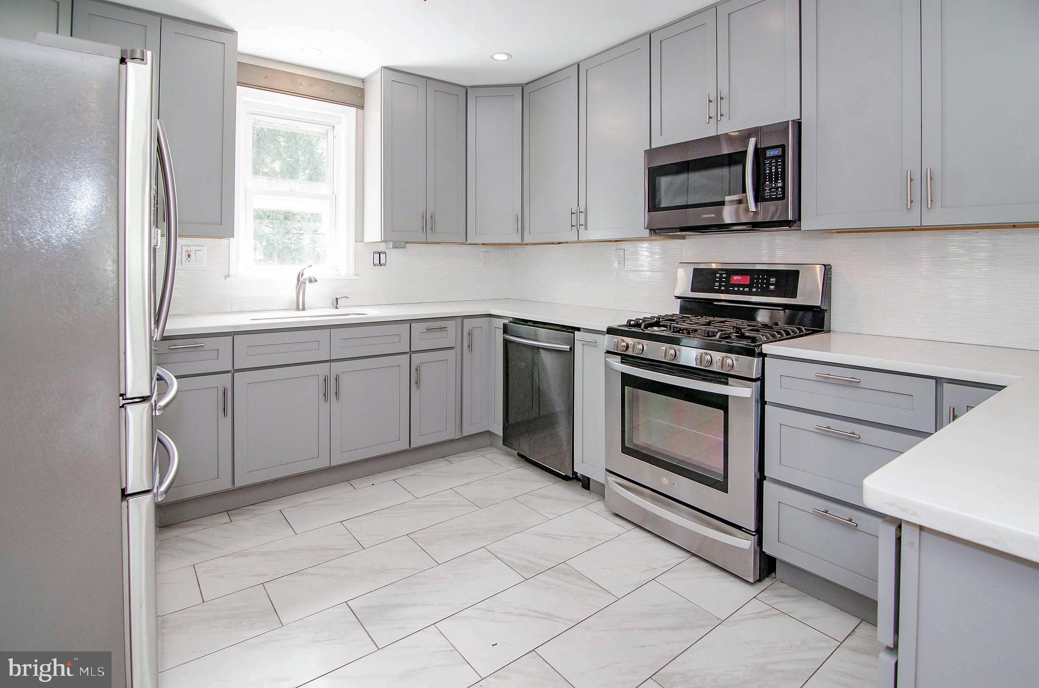 COLONIAL GARDENS - Residential