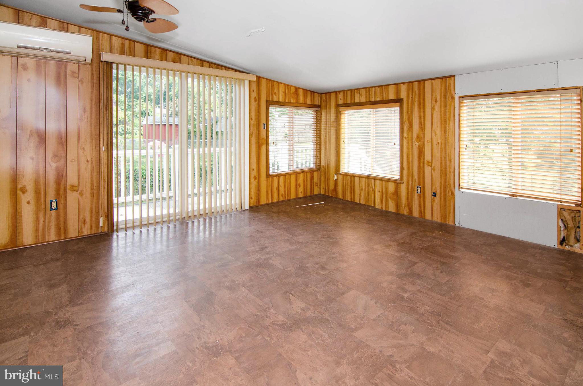 COLONIAL GARDENS - Residential