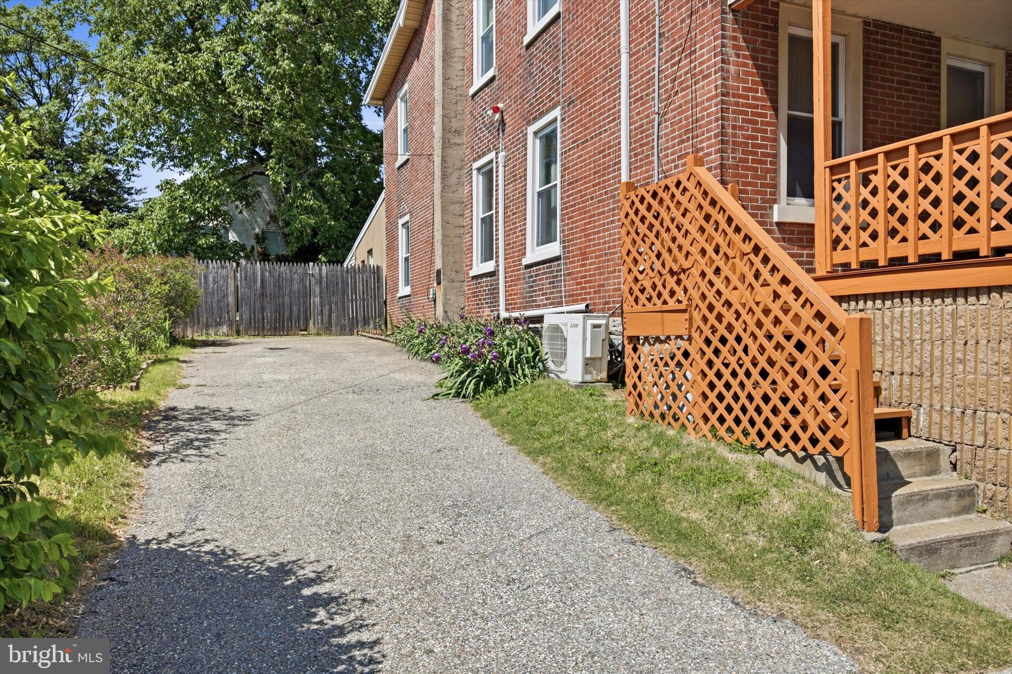 712 E HECTOR STREET
