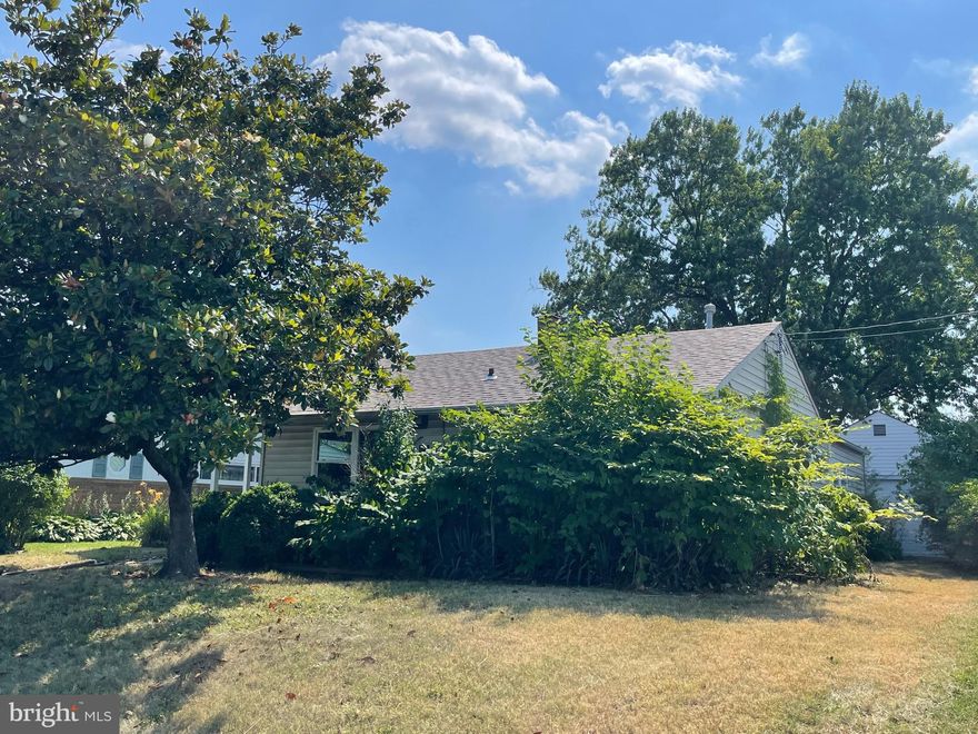 INVESTMENT OPPORTUNITY! House will need to be renovated. Excellent opportunity for an investor or handy homeowner. Cash or private loans only. Inspection contingencies will not be considered - AS IS Only. Please make sure you have seen the property before trying to submit an offer!