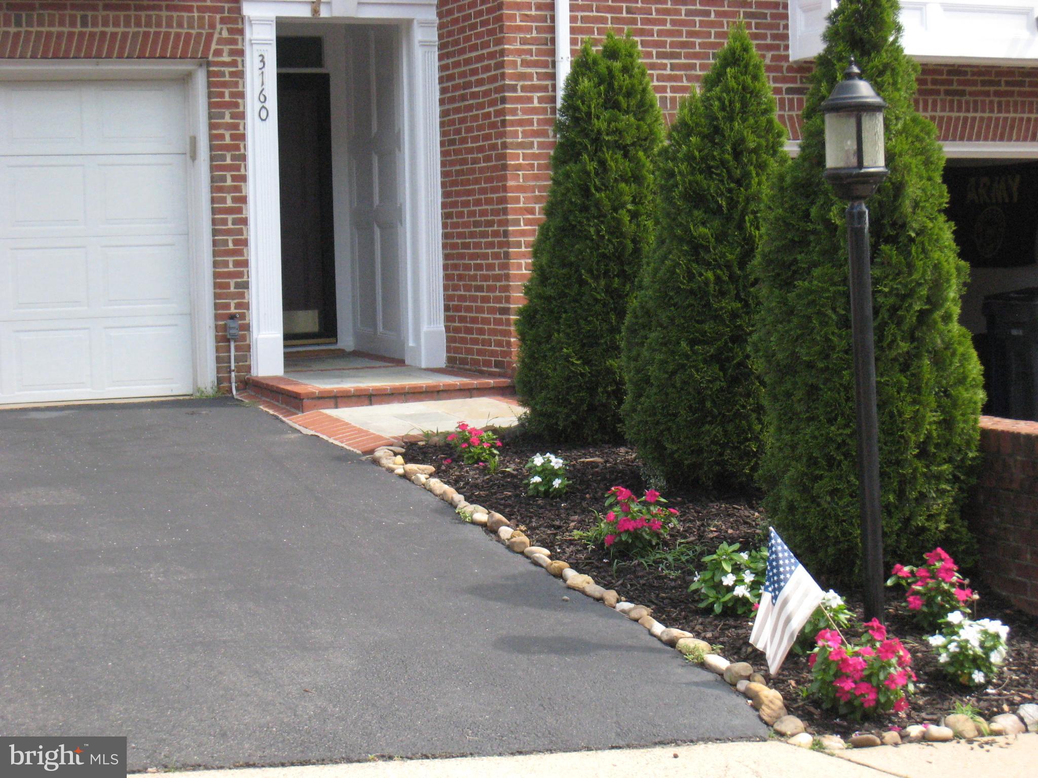 GOVERNORS GROVE - Residential Lease