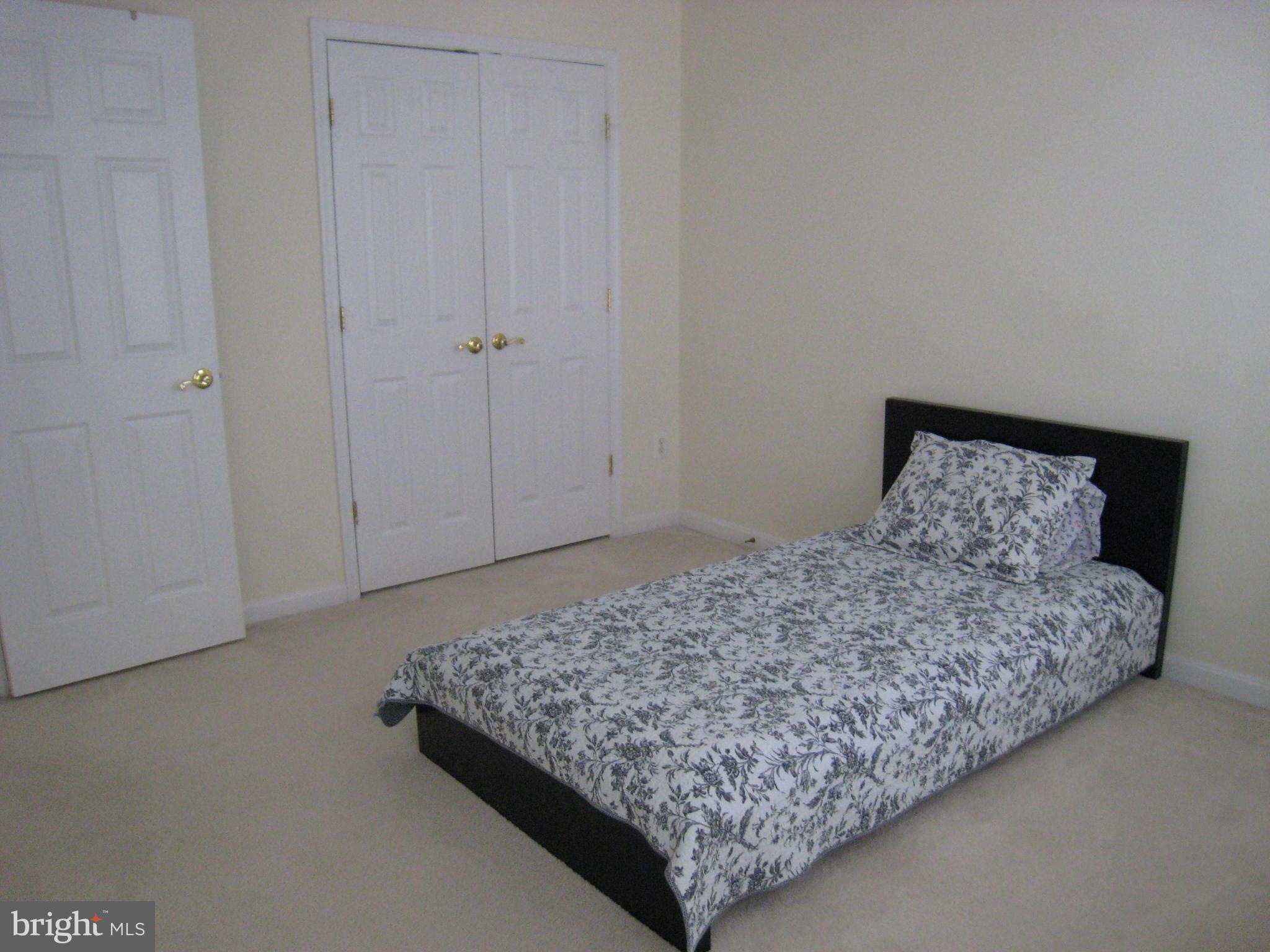 GOVERNORS GROVE - Residential Lease