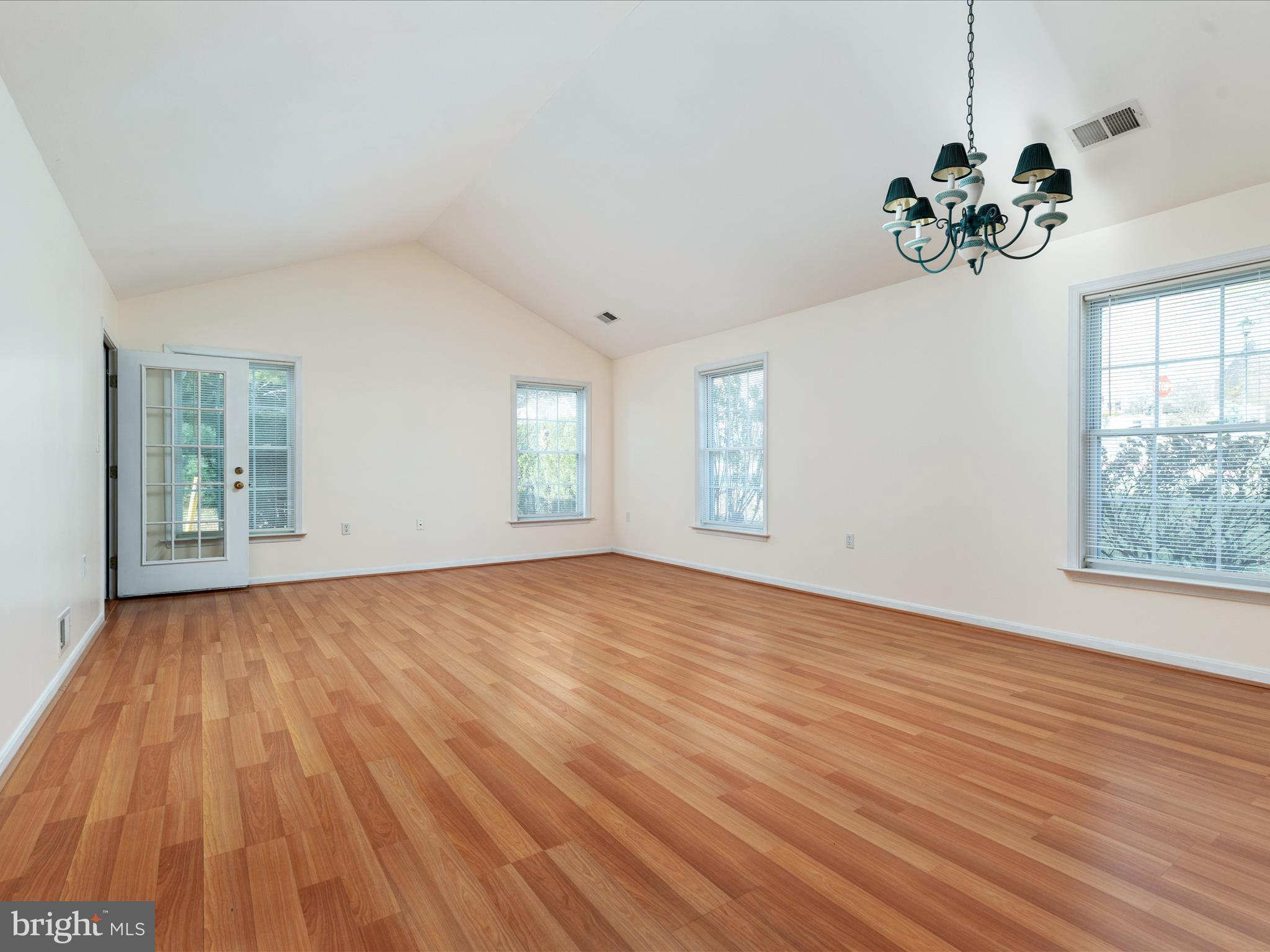 WILLOW LAWN COTTAGES - Residential