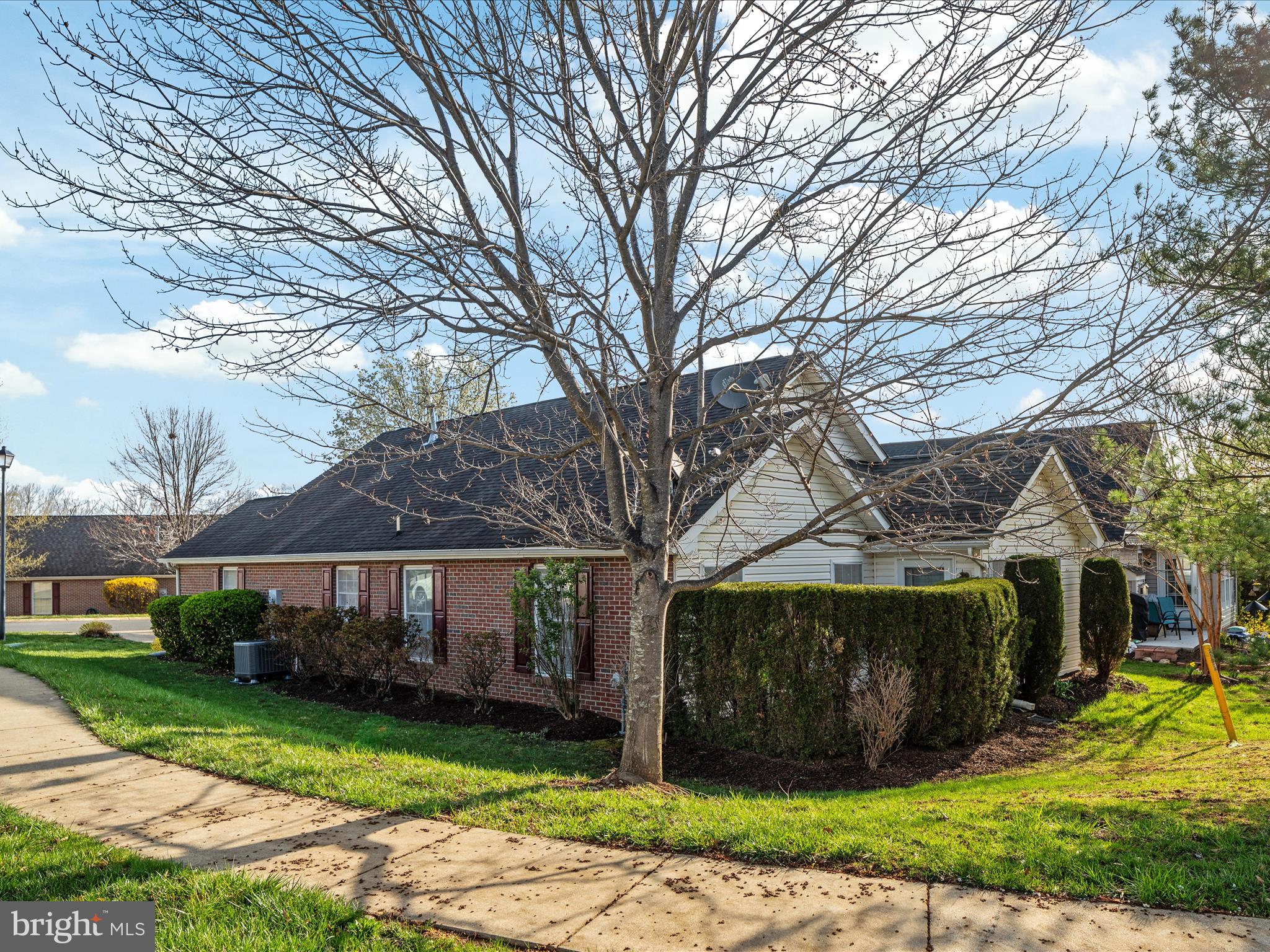 WILLOW LAWN COTTAGES - Residential