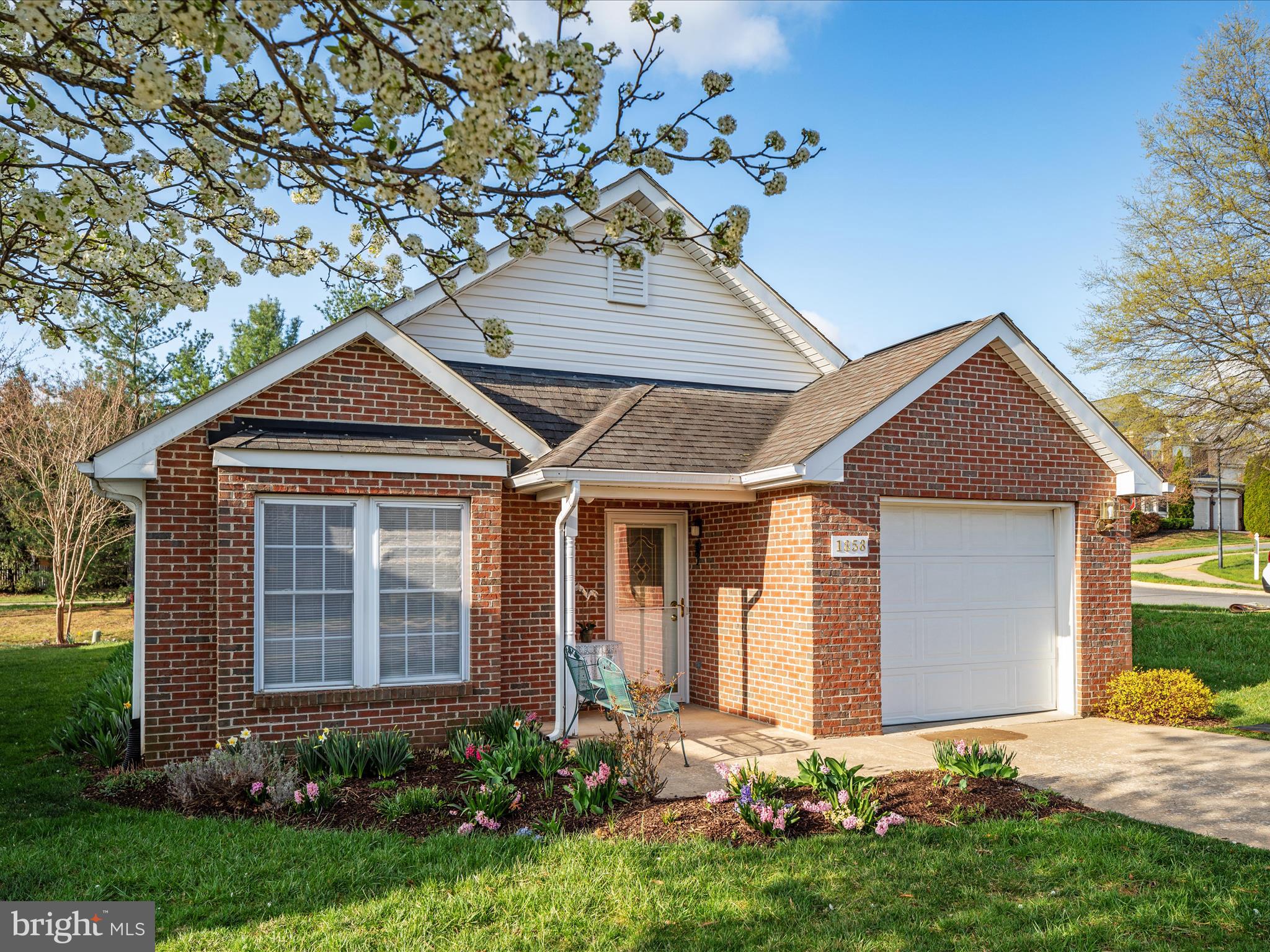 WILLOW LAWN COTTAGES - Residential