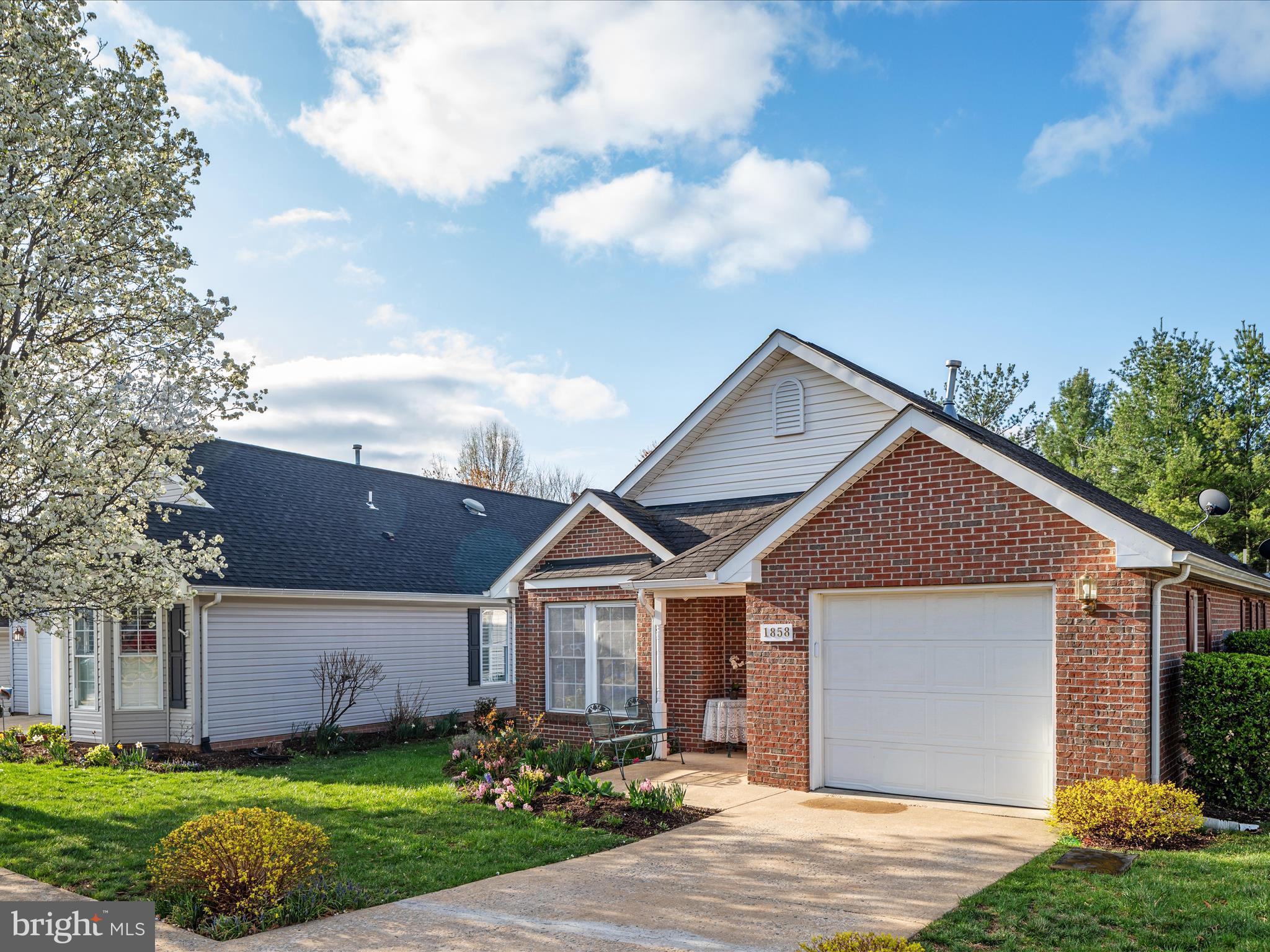 WILLOW LAWN COTTAGES - Residential