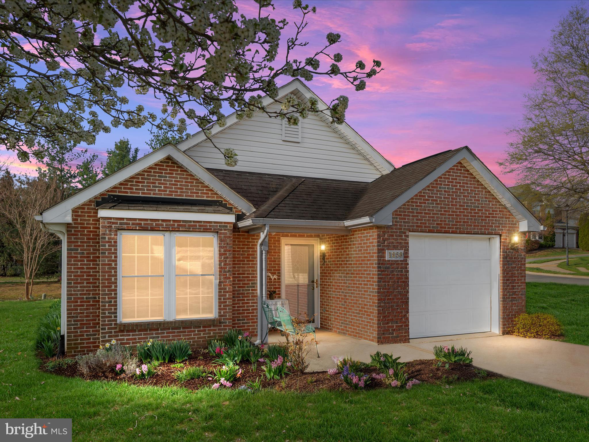 WILLOW LAWN COTTAGES - Residential