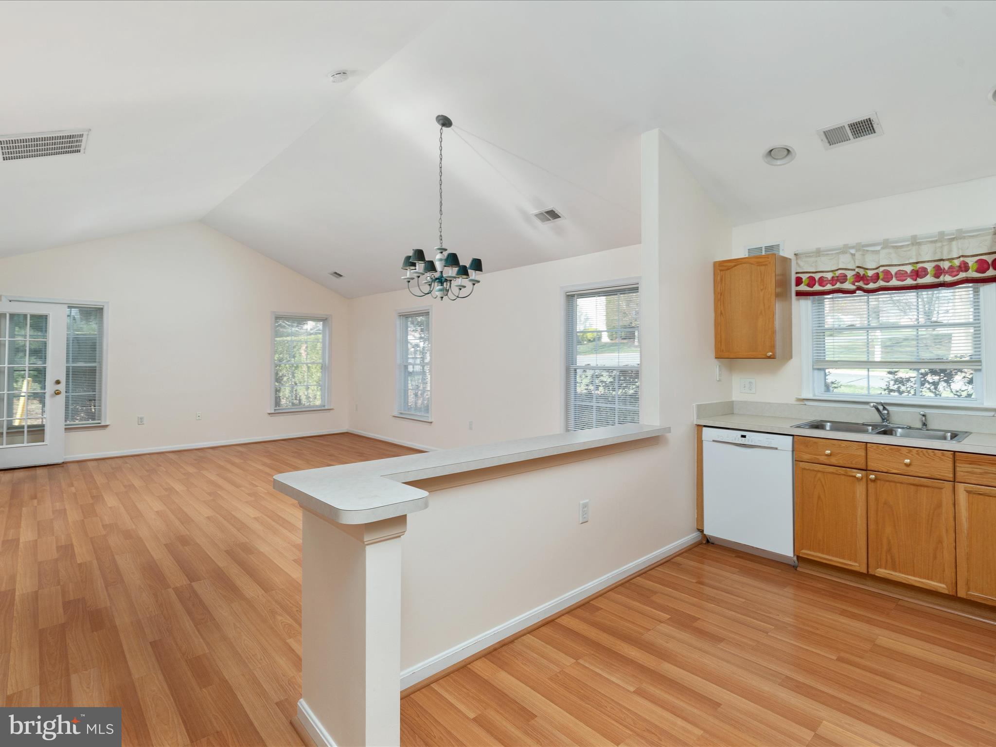 WILLOW LAWN COTTAGES - Residential