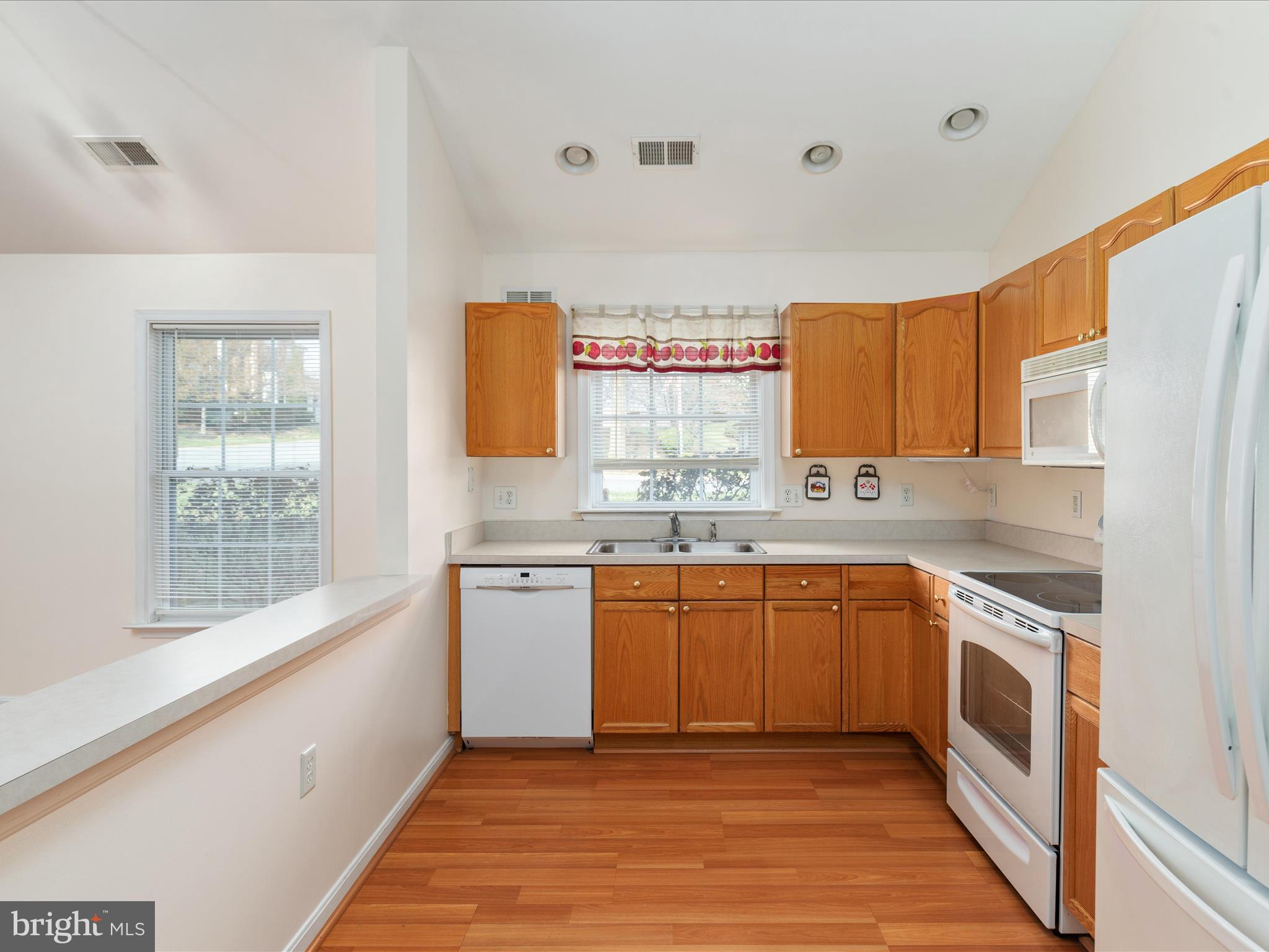 WILLOW LAWN COTTAGES - Residential