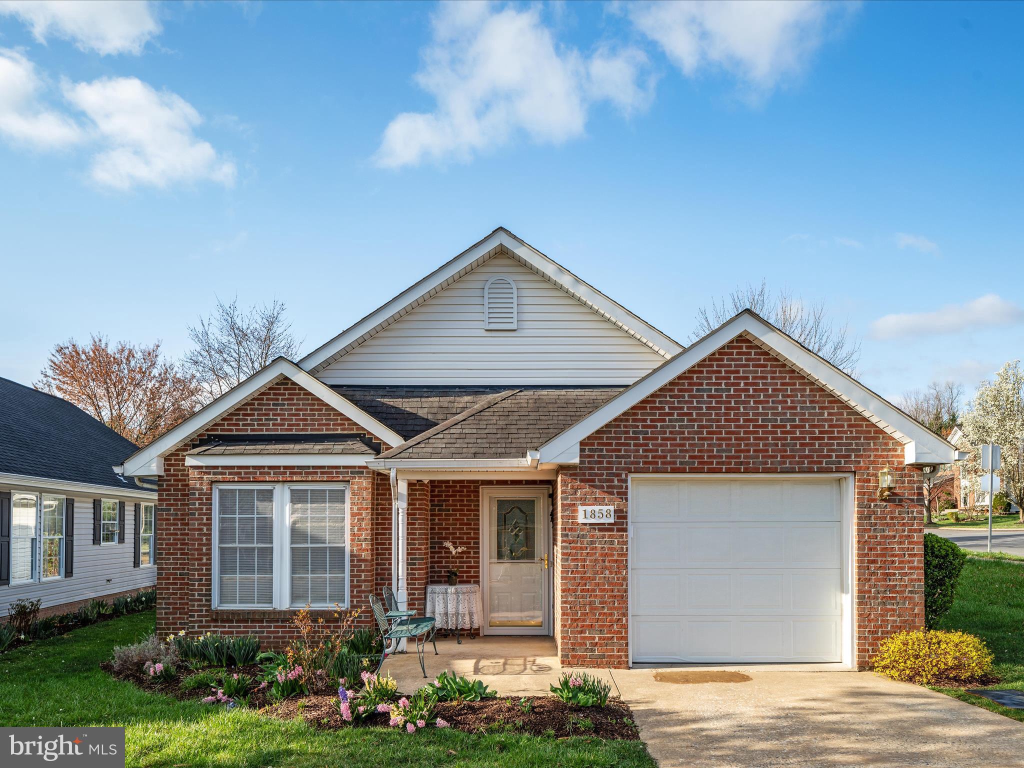 WILLOW LAWN COTTAGES - Residential