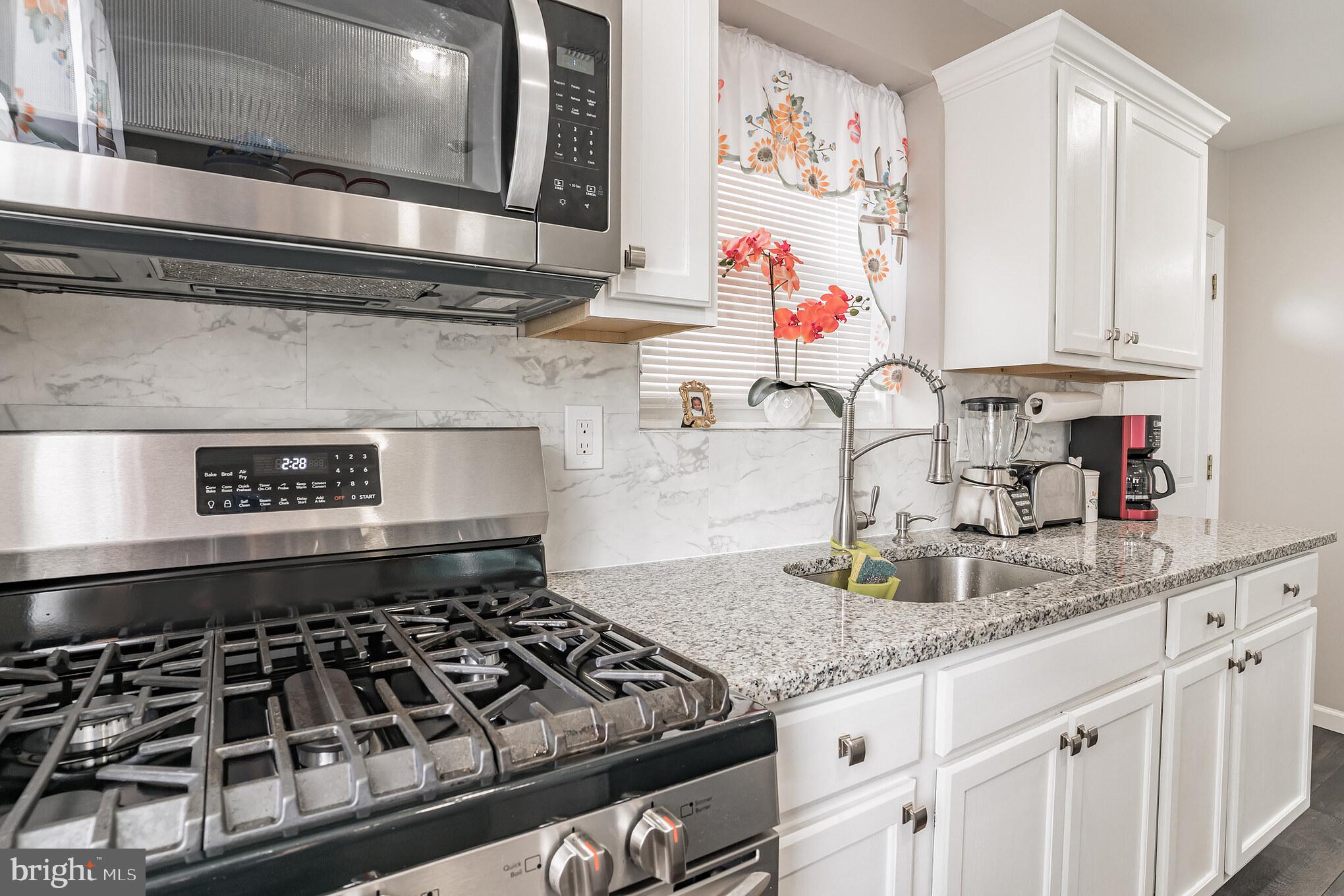 DUPONT VILLAGE - Residential