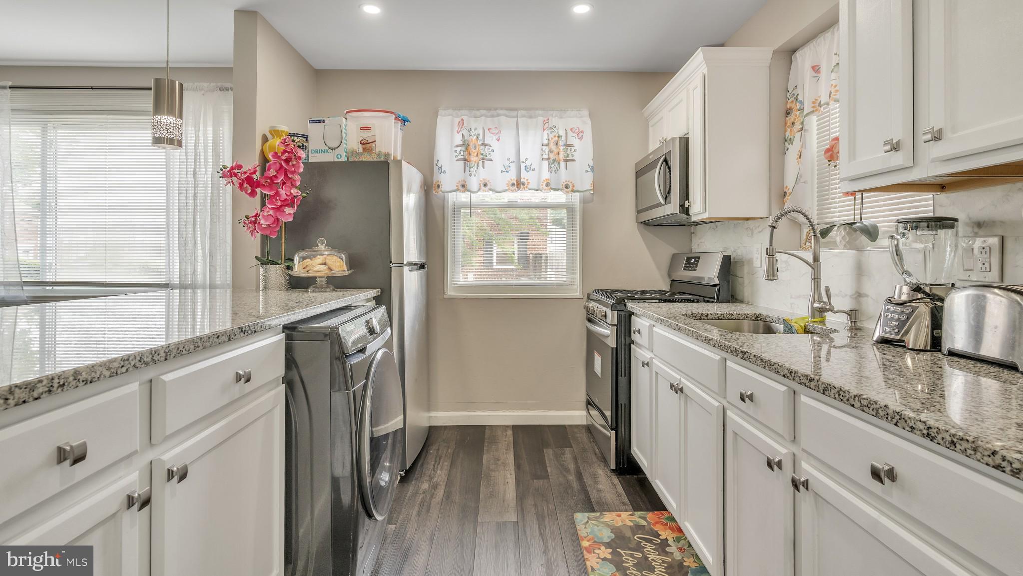 DUPONT VILLAGE - Residential