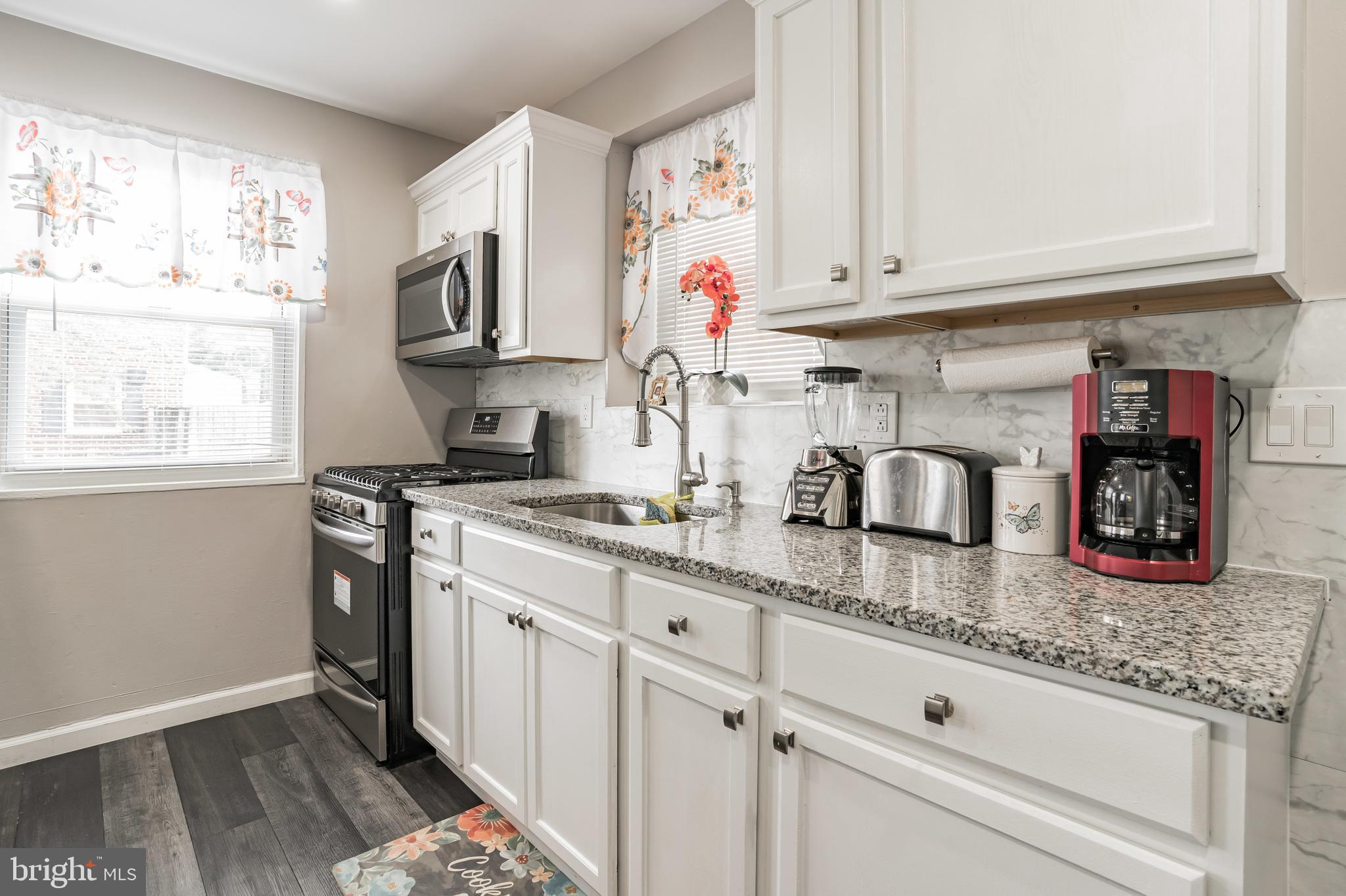 DUPONT VILLAGE - Residential