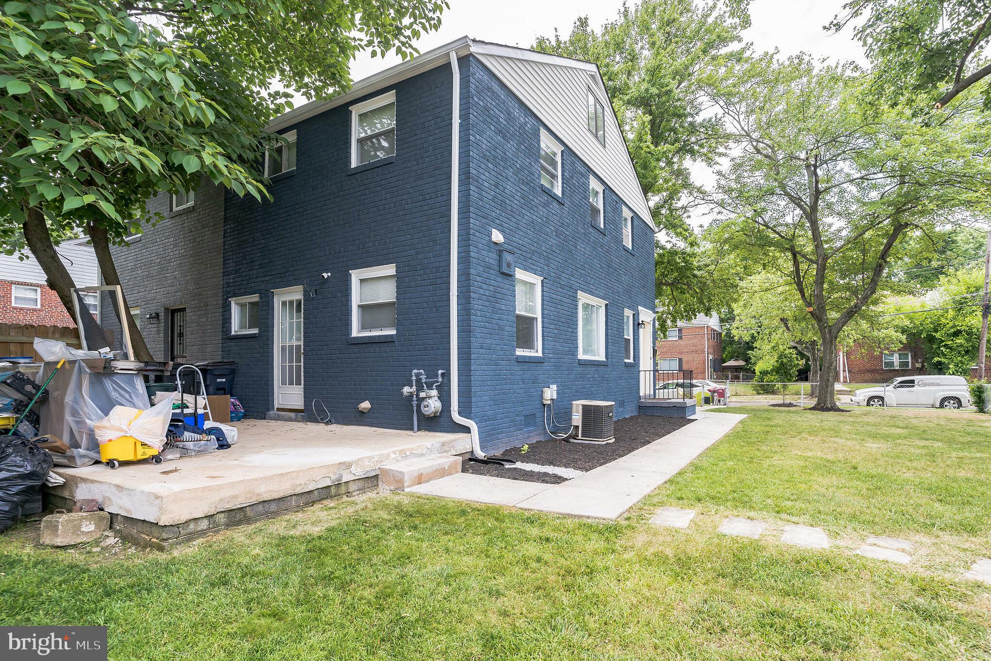 DUPONT VILLAGE - Residential