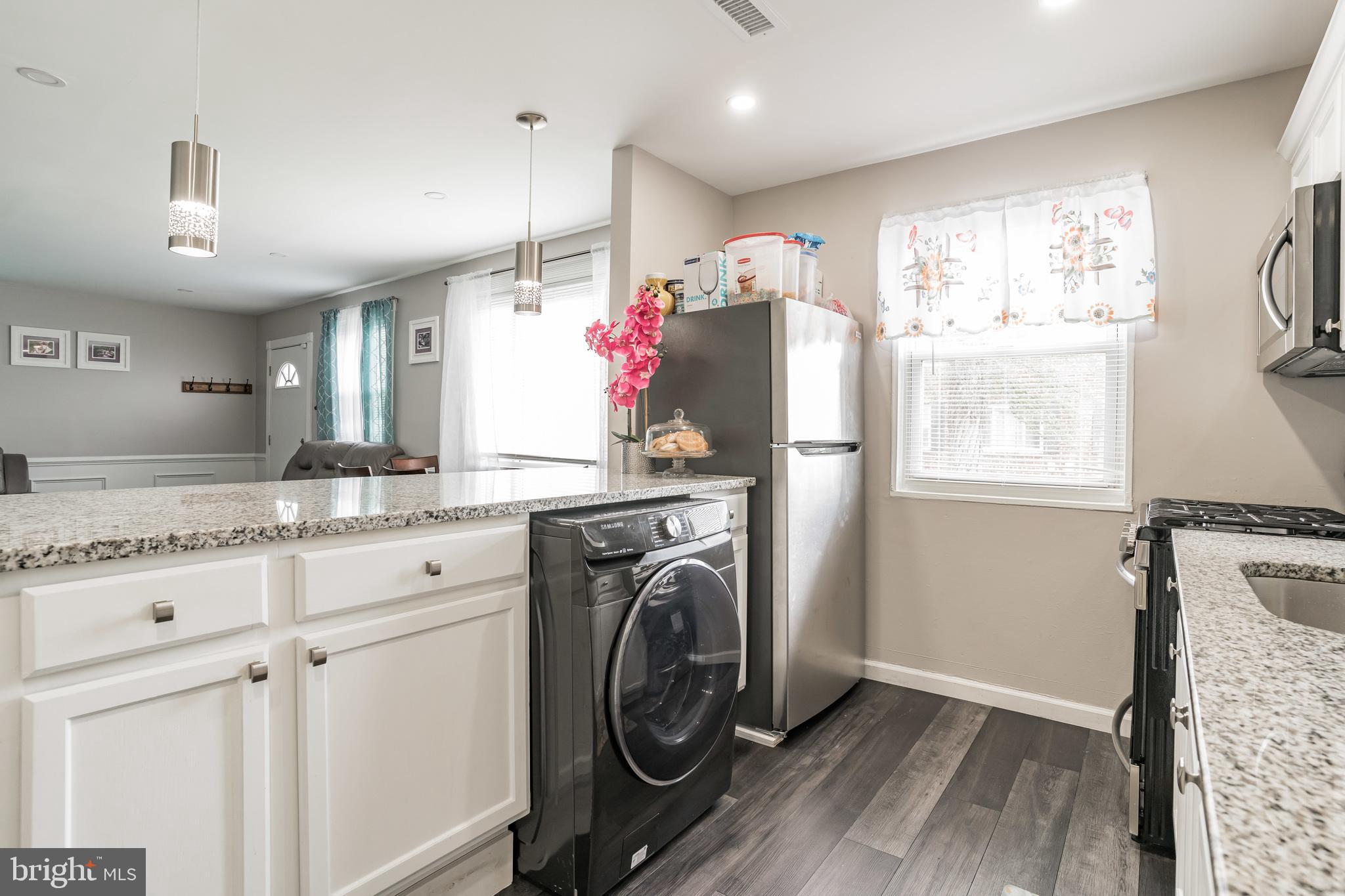 DUPONT VILLAGE - Residential