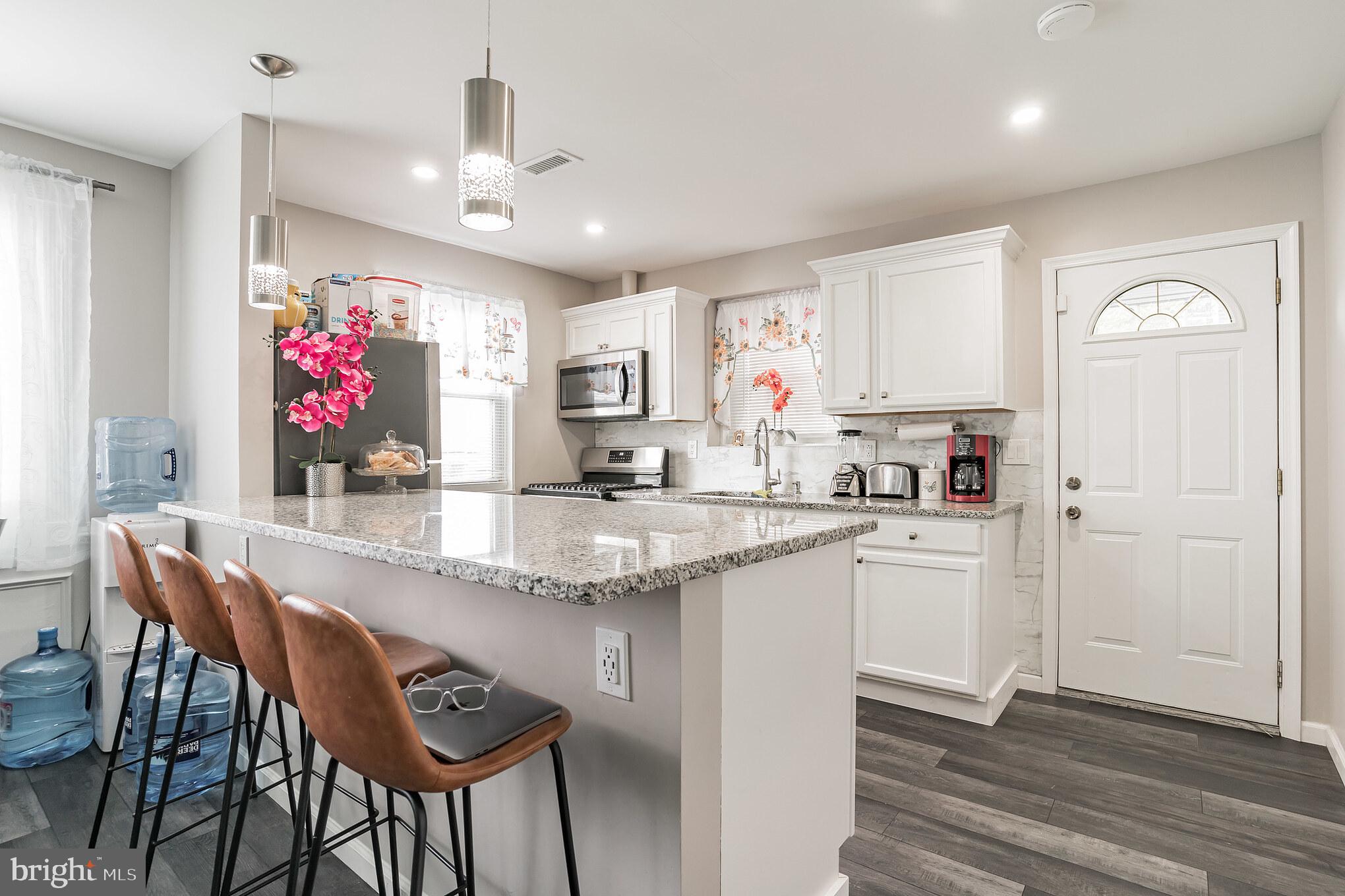 DUPONT VILLAGE - Residential