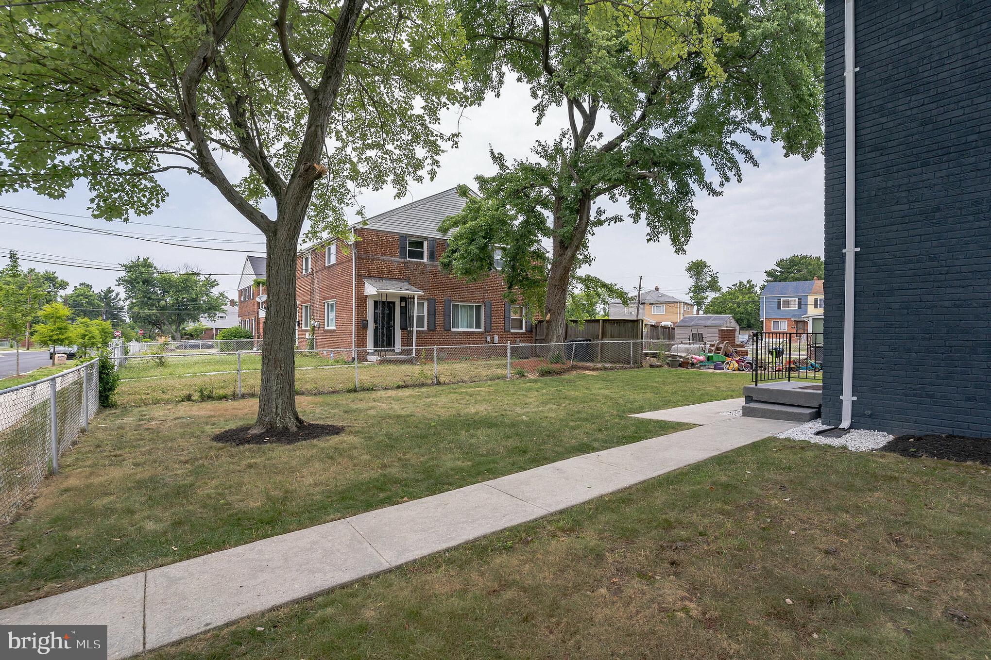 DUPONT VILLAGE - Residential