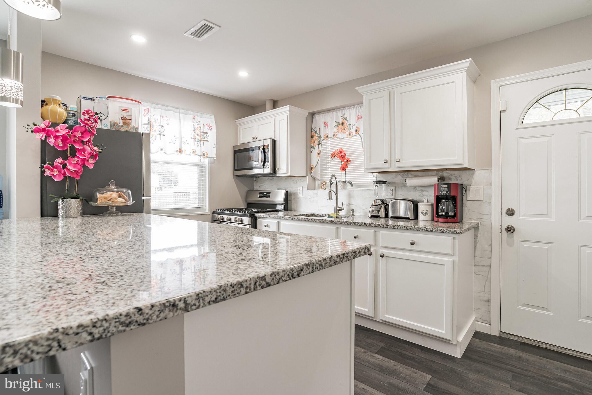 DUPONT VILLAGE - Residential