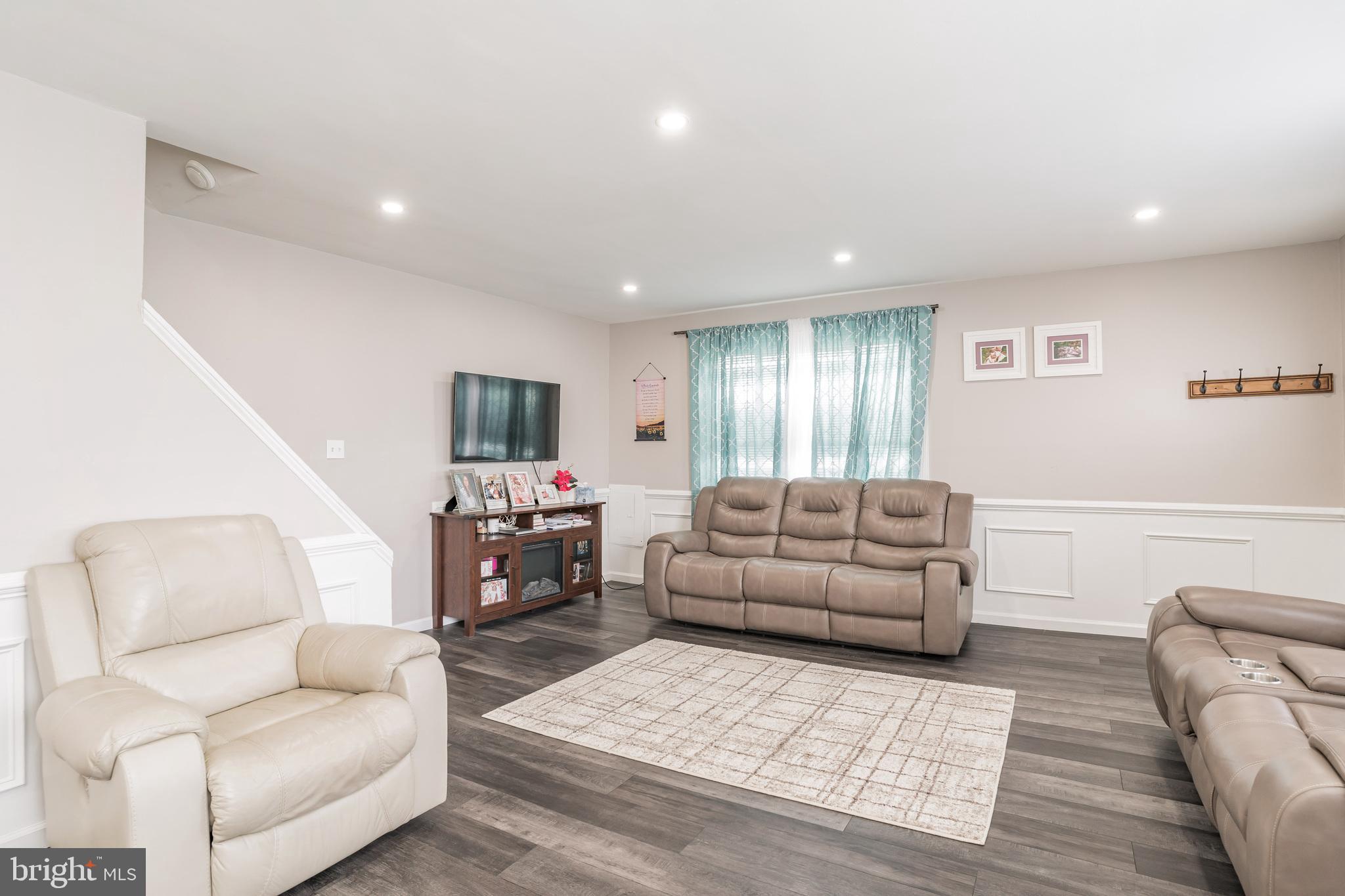 DUPONT VILLAGE - Residential