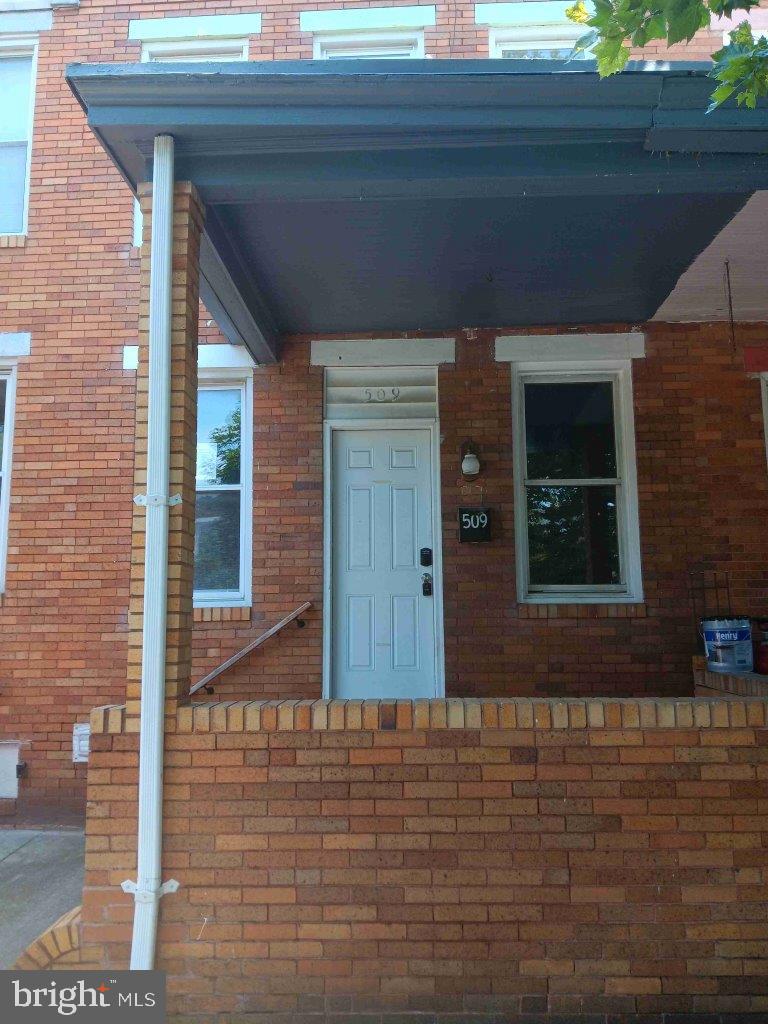Come and check out this charming TH, perfect for first-time homebuyer or an investor looking for add to their portfolio. Step inside to discover the spacious living area with lots of natural lighting. The separate dining area leads you to the kitchen that is waiting for your creativity. Go upstairs and check out the 3 bedrooms and a full bathroom. For additional space, the basement offers ample room, an additional full bathroom, laundry area and lots of storage space. Don’t miss out on this unique offering—schedule your tour today and envision the possibilities!