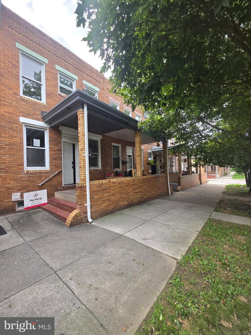 Come and check out this charming TH, perfect for first-time homebuyer or an investor looking for add to their portfolio. Step inside to discover the spacious living area with lots of natural lighting. The separate dining area leads you to the kitchen that is waiting for your creativity. Go upstairs and check out the 3 bedrooms and a full bathroom. For additional space, the basement offers ample room, an additional full bathroom, laundry area and lots of storage space. Don’t miss out on this unique offering—schedule your tour today and envision the possibilities!