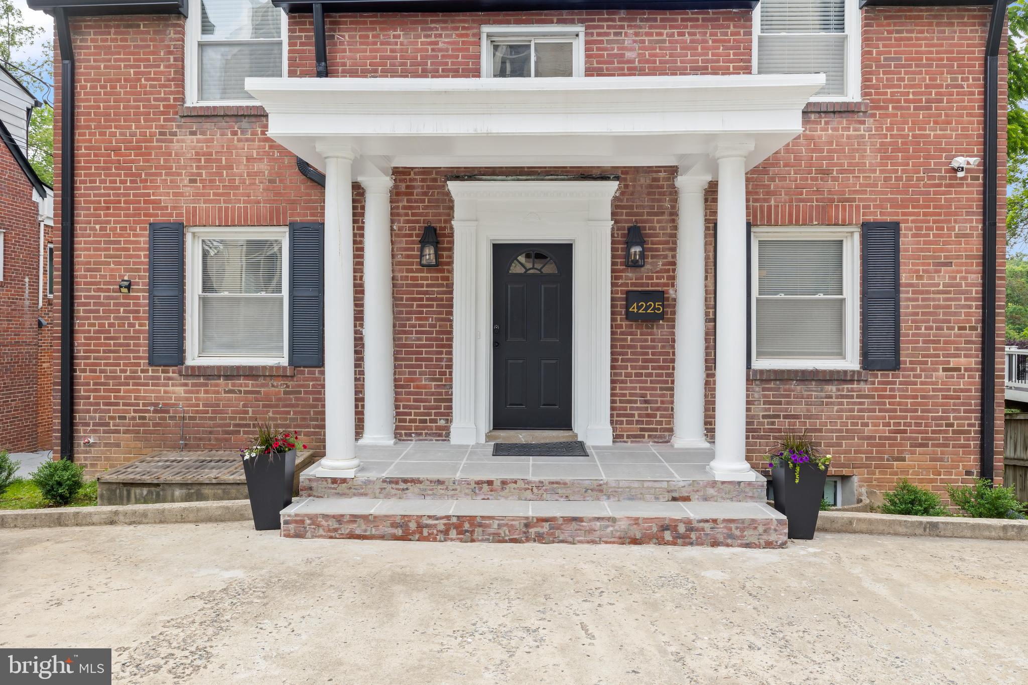 MEADOWBROOK VILLAGE - Residential Lease