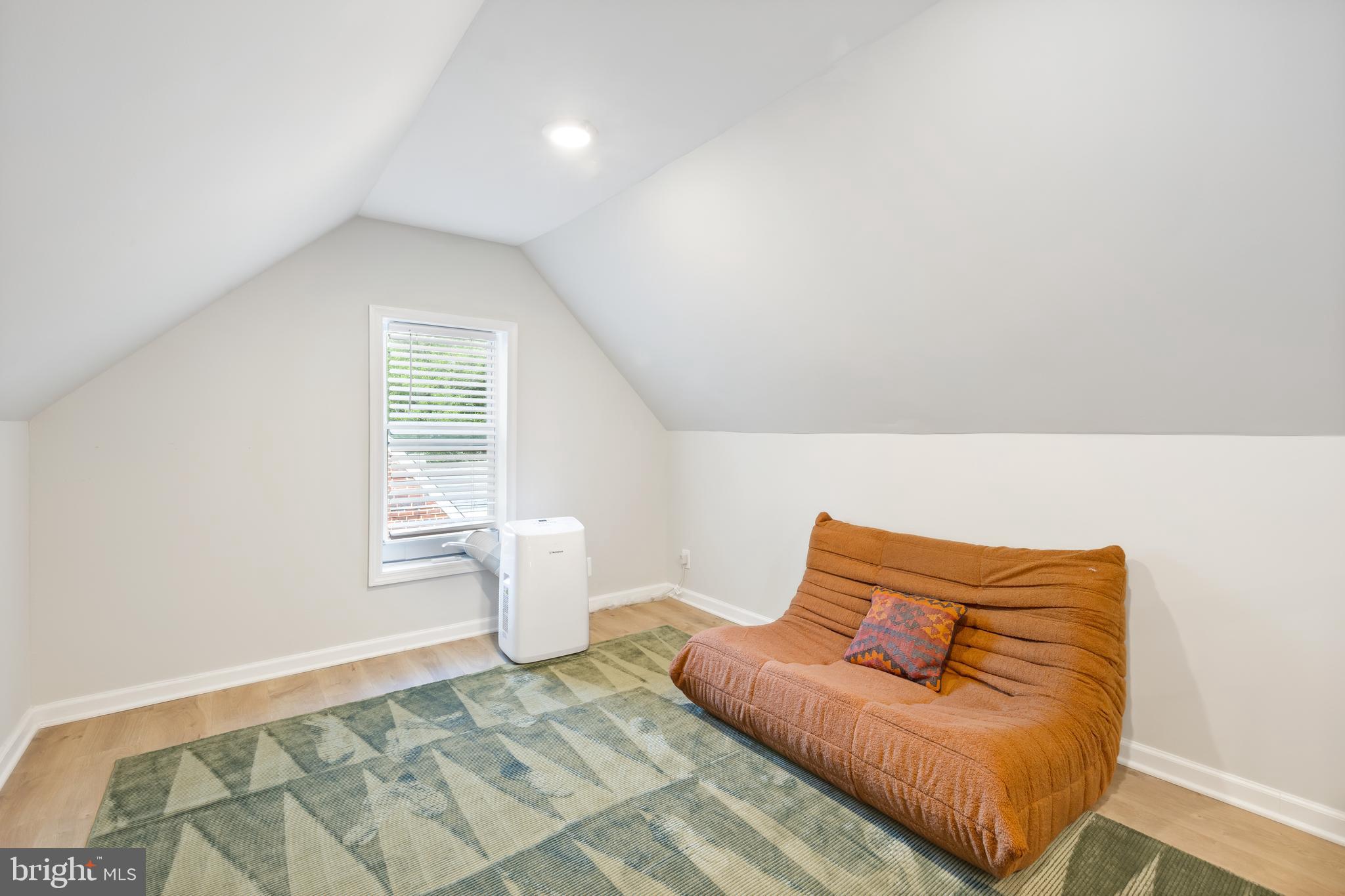 MEADOWBROOK VILLAGE - Residential Lease