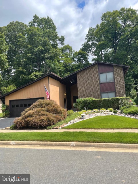 Photo of 5216 Bradfield Drive, BURKE, VA 22015 (MLS # VAFX2318708)