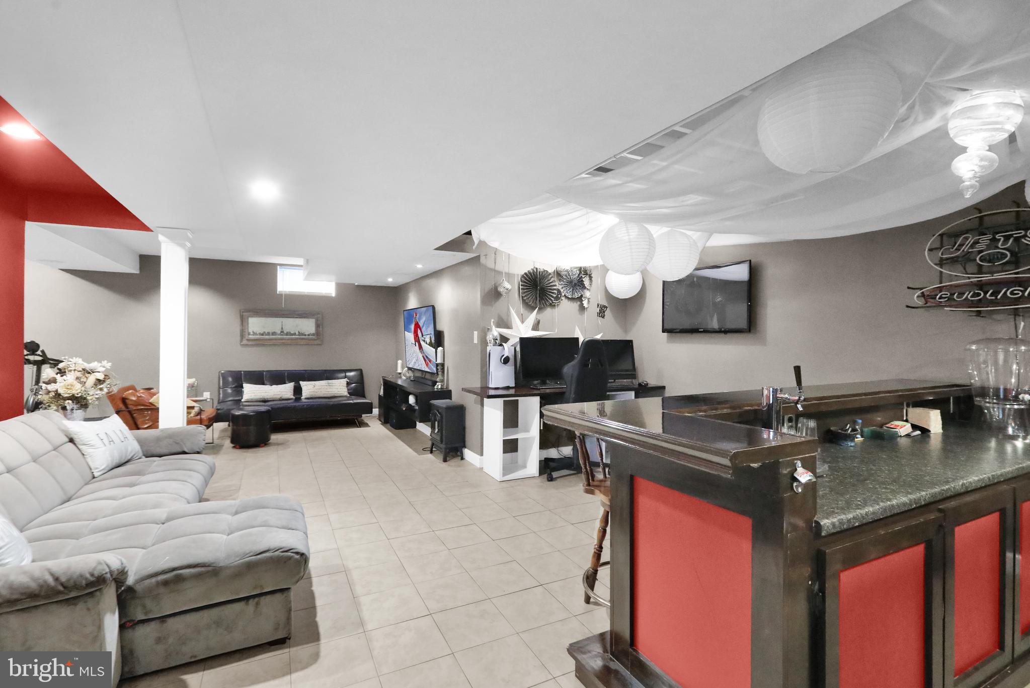 NORTHRIDGE - Residential