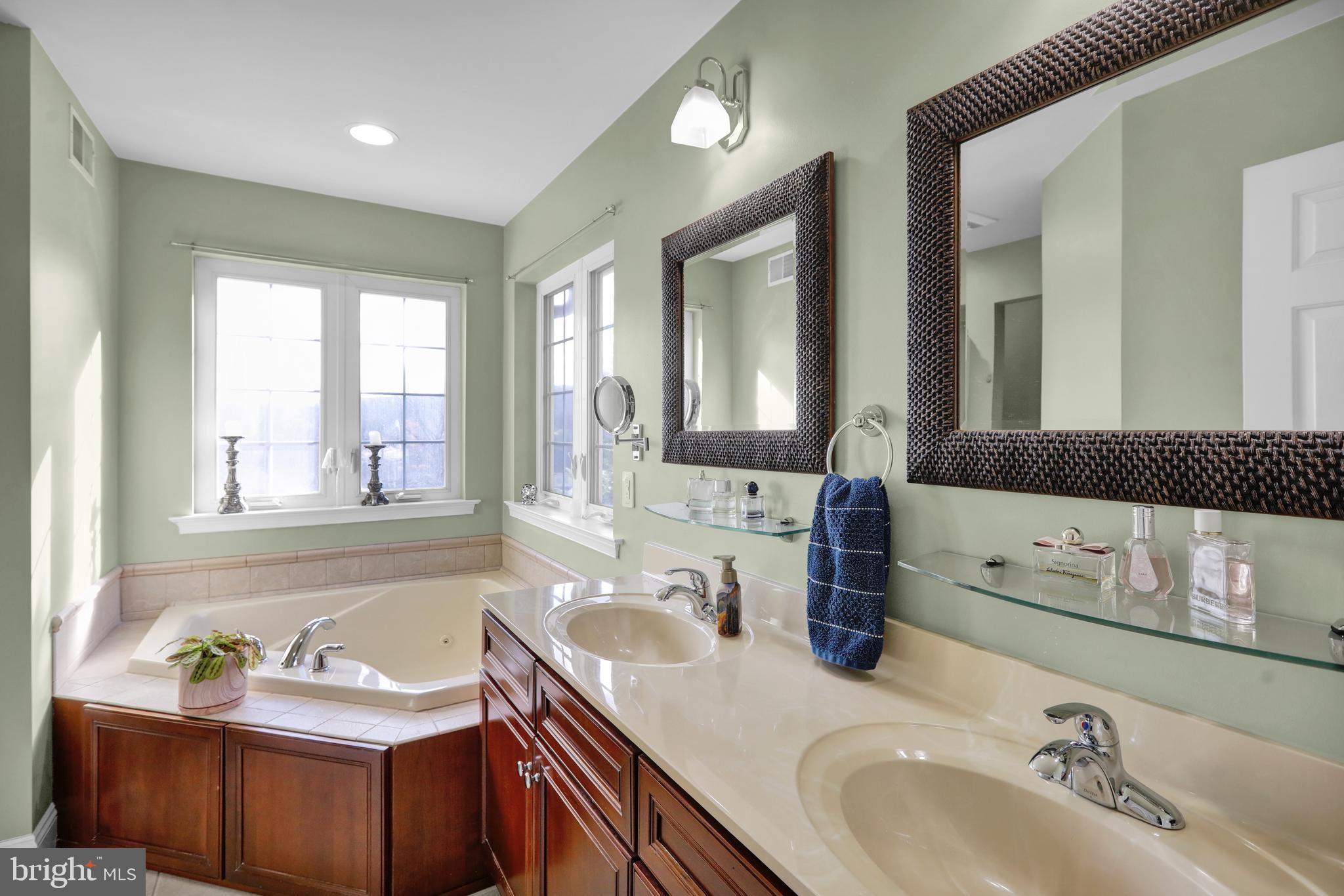 NORTHRIDGE - Residential