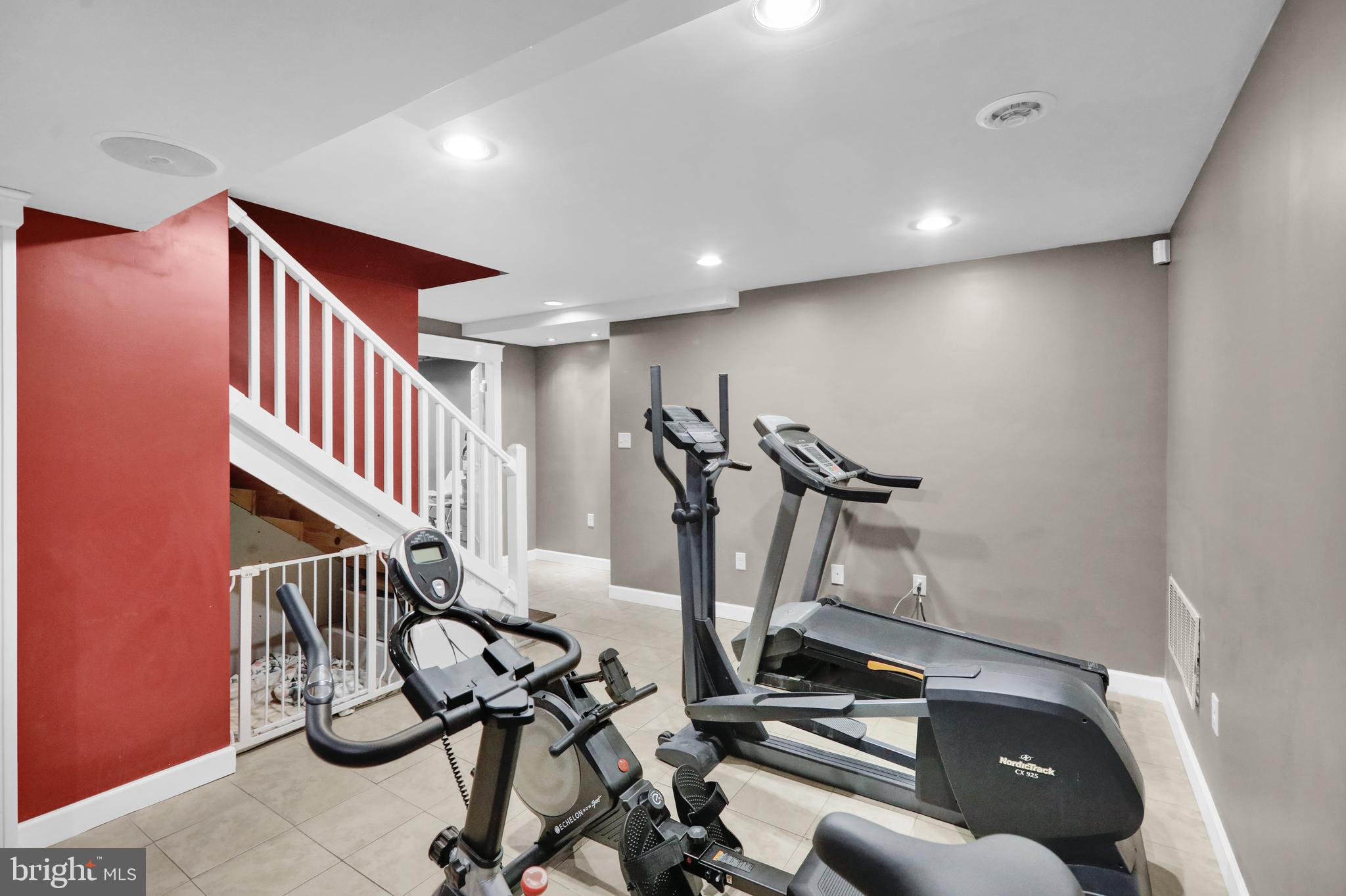 NORTHRIDGE - Residential