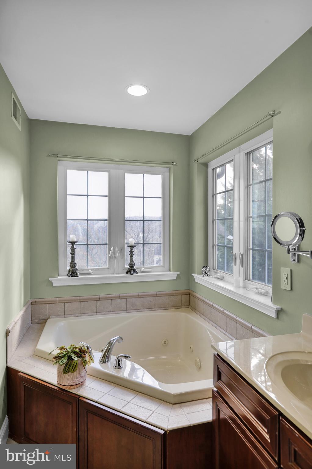 NORTHRIDGE - Residential