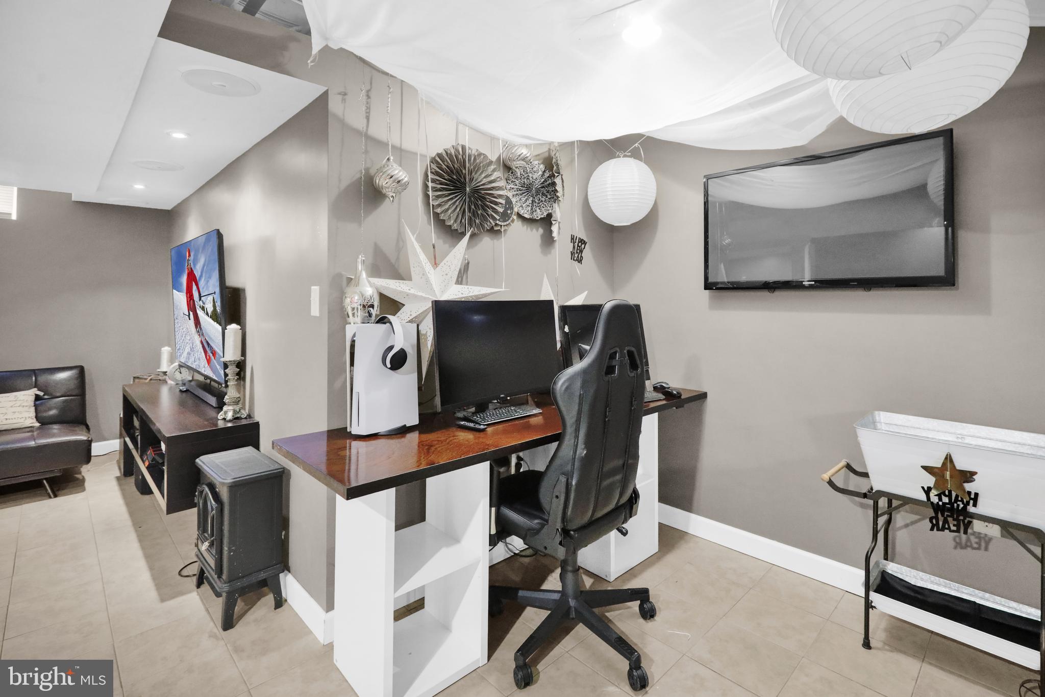 NORTHRIDGE - Residential