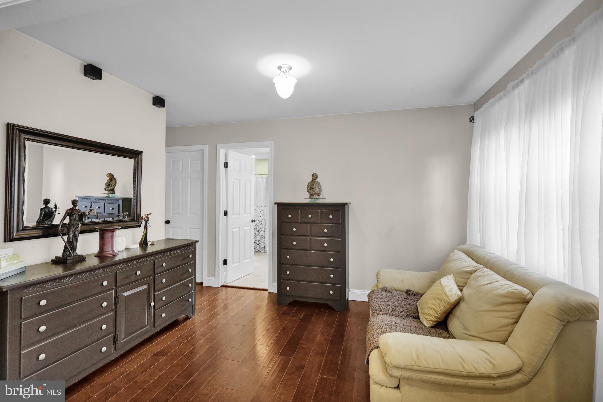 NORTHRIDGE - Residential