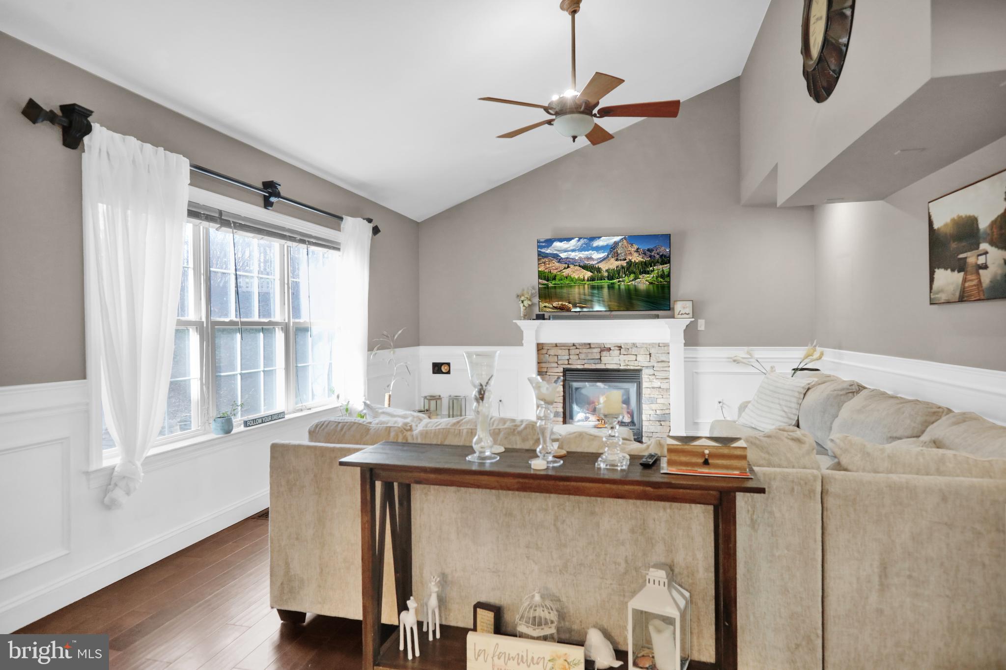 NORTHRIDGE - Residential