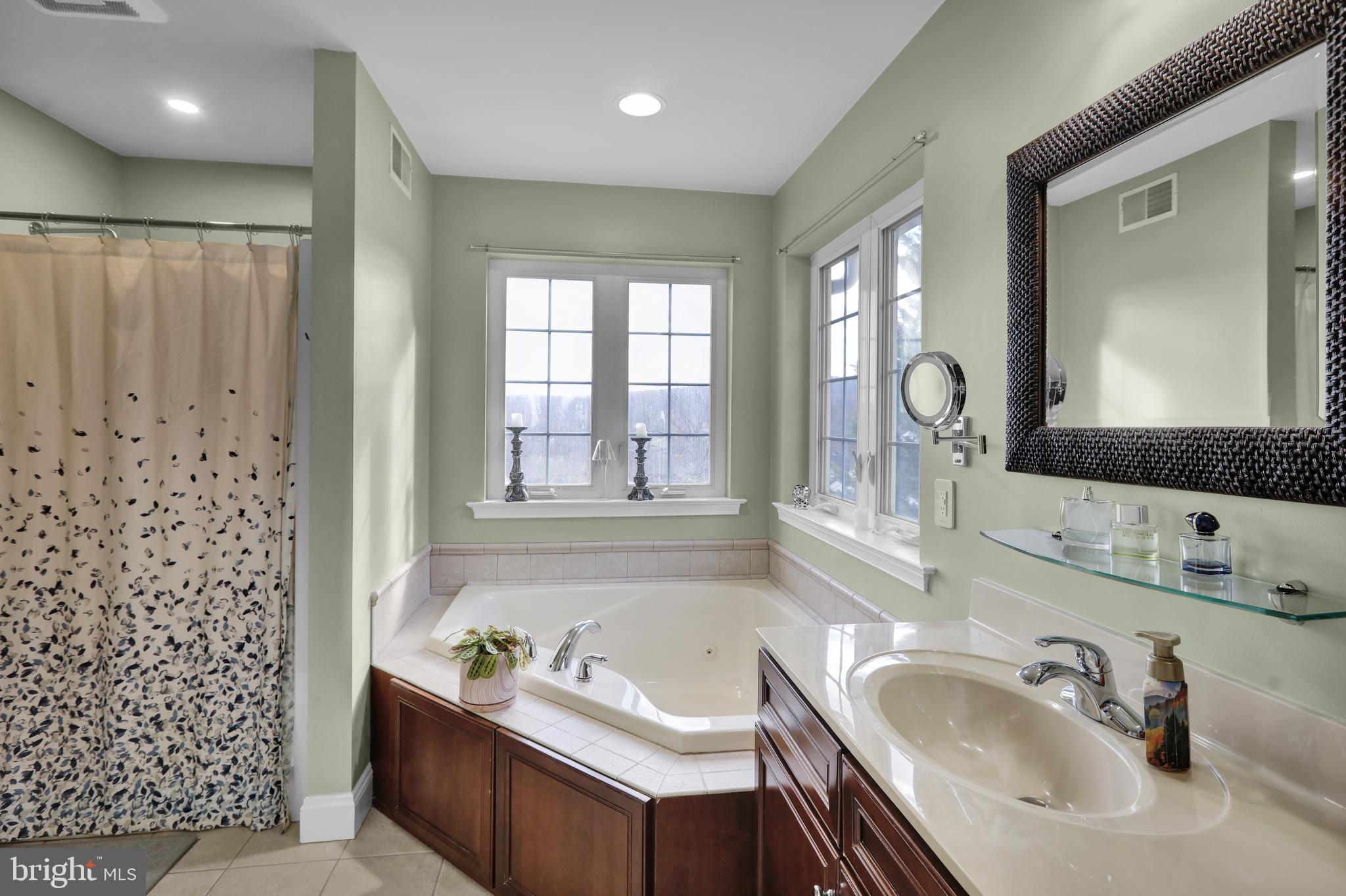 NORTHRIDGE - Residential