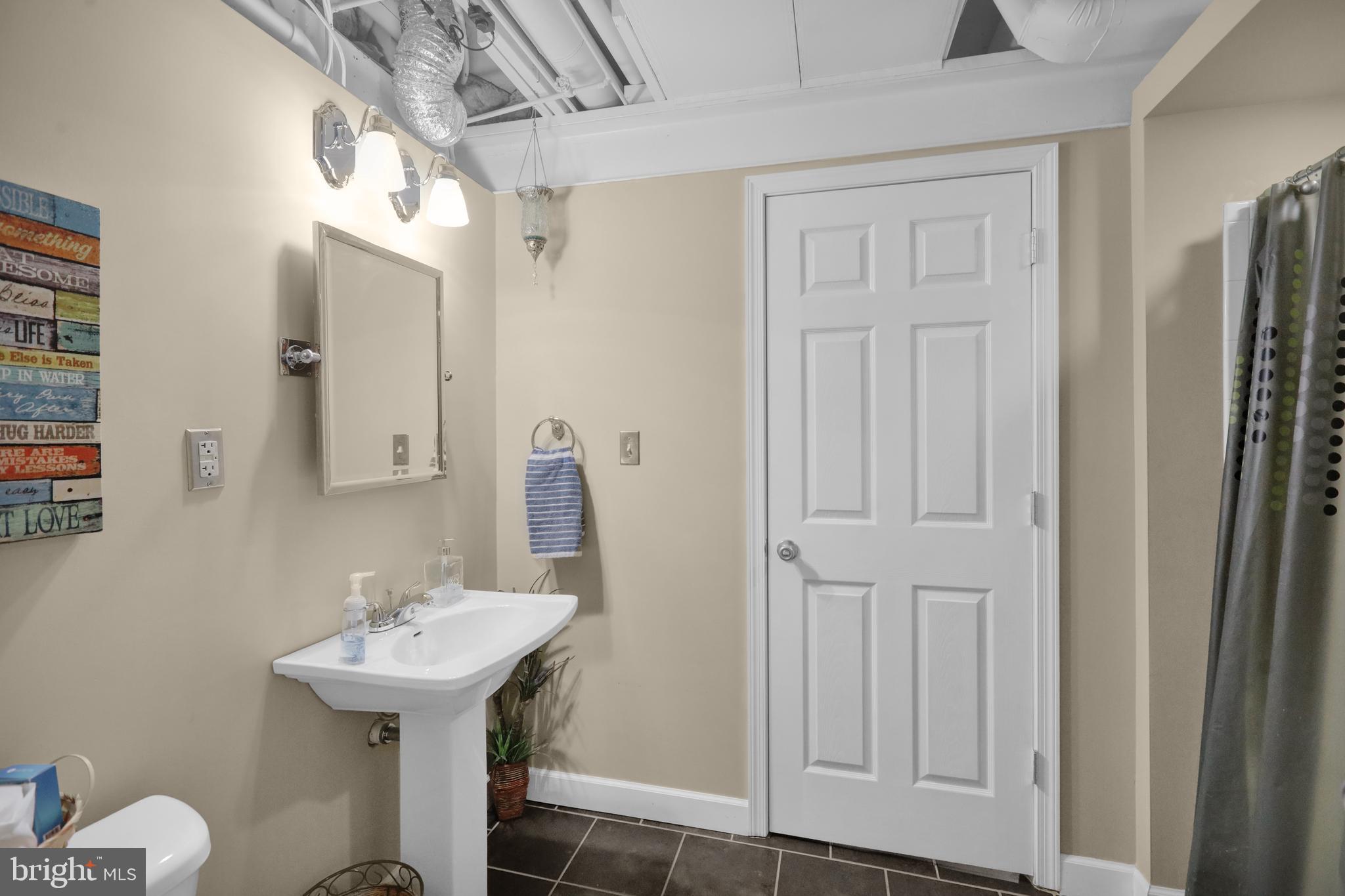 NORTHRIDGE - Residential