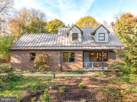 Photo of 506 Vista Road, Columbia, PA 17512 (MLS # PALA2059542)