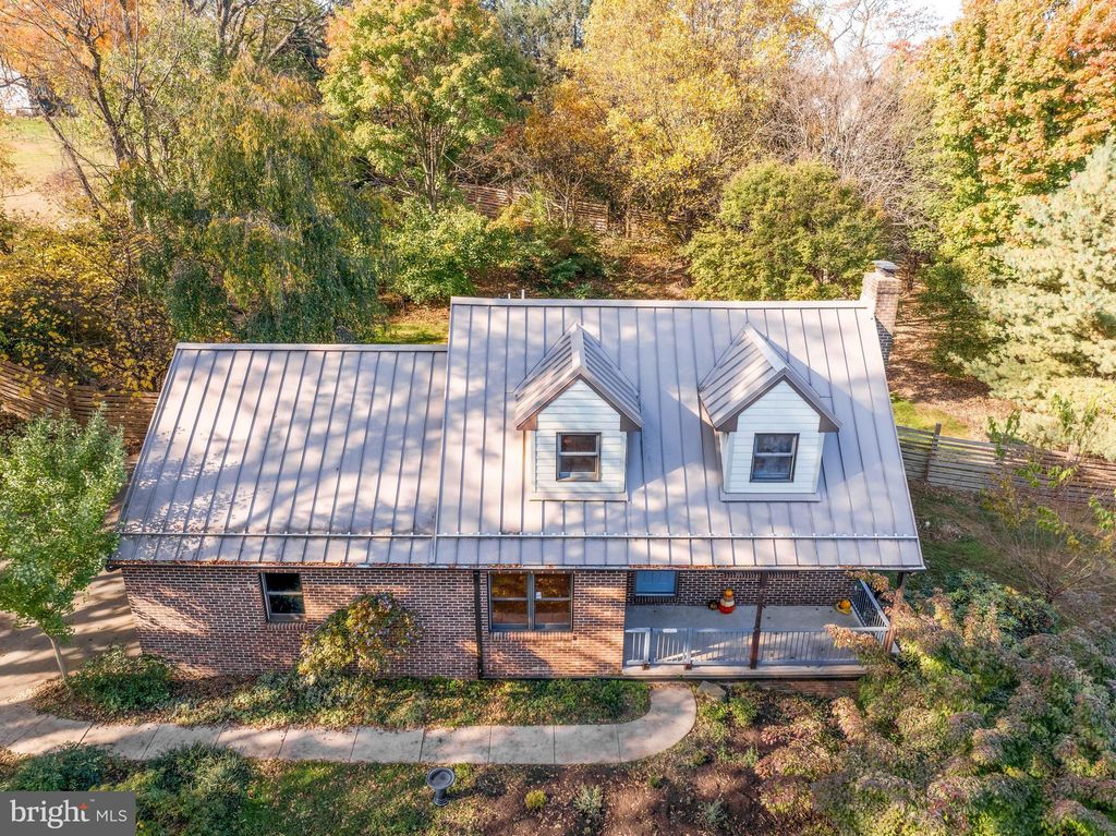 Photo of 506 Vista Road, Columbia, PA 17512 (MLS # PALA2059542)