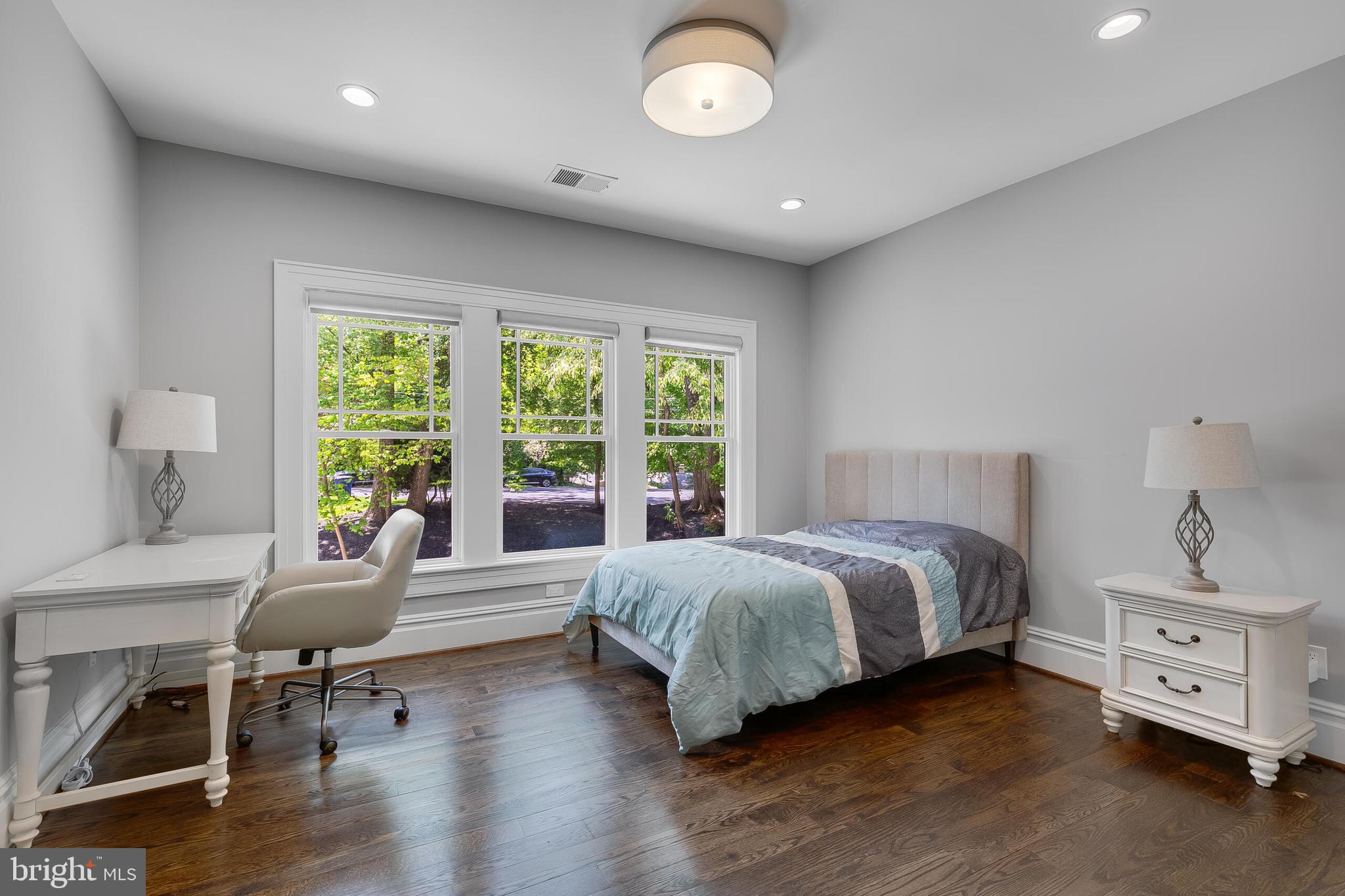 RIVER OAKS - Residential