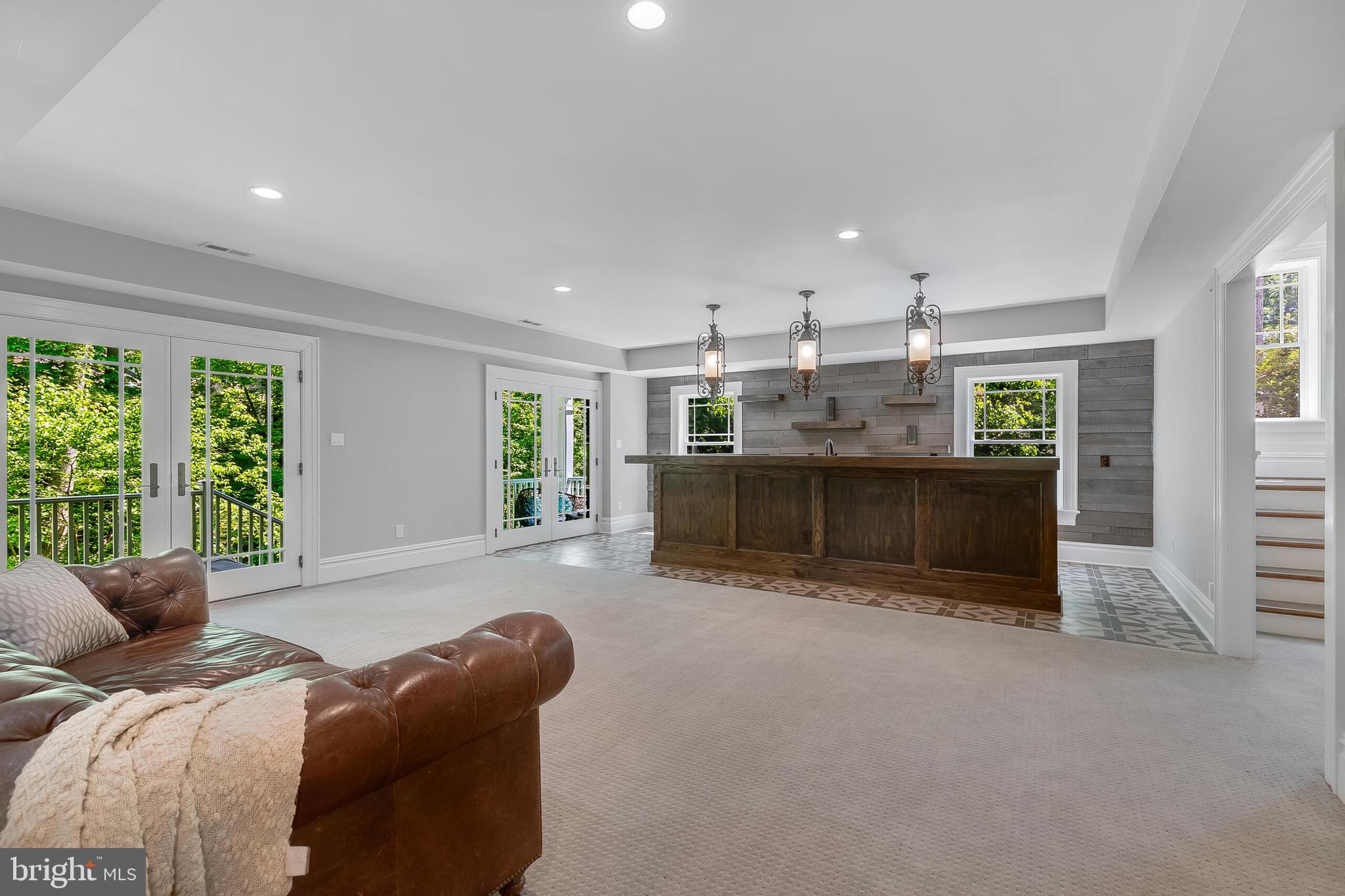 RIVER OAKS - Residential