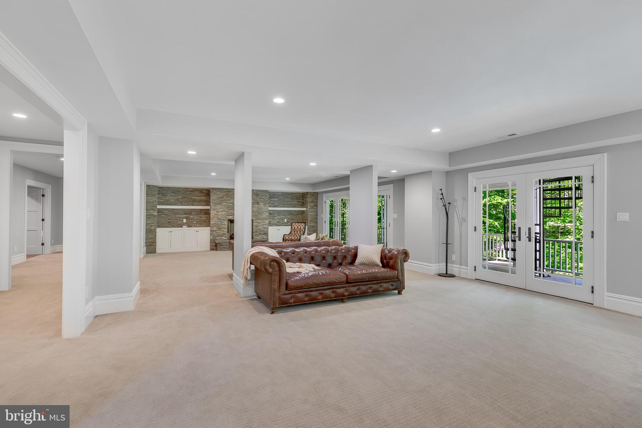 RIVER OAKS - Residential