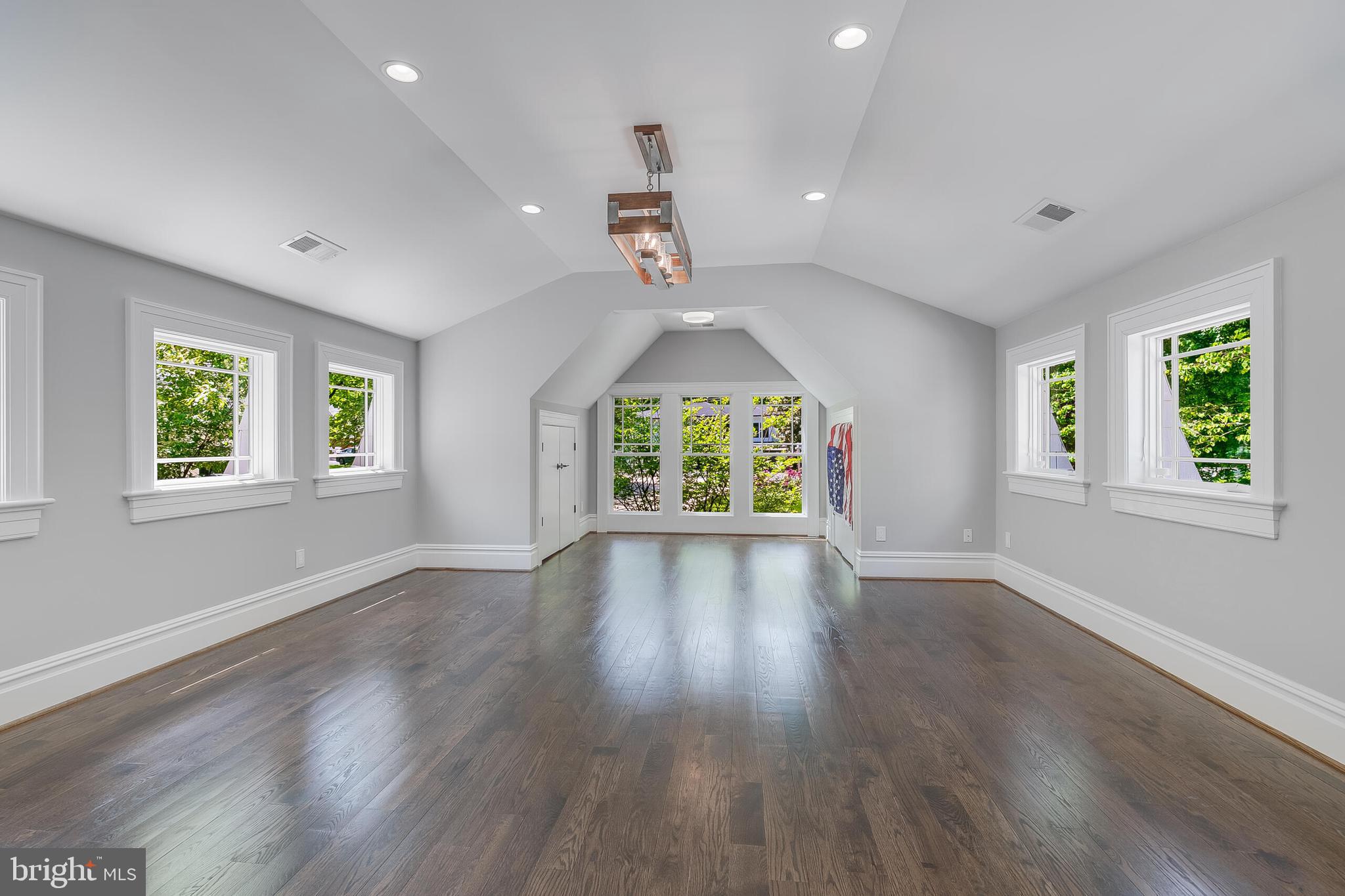 RIVER OAKS - Residential