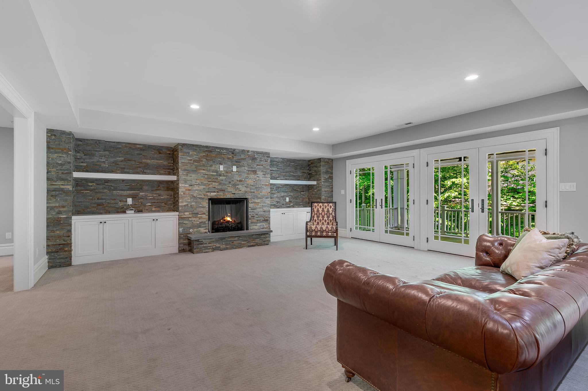 RIVER OAKS - Residential