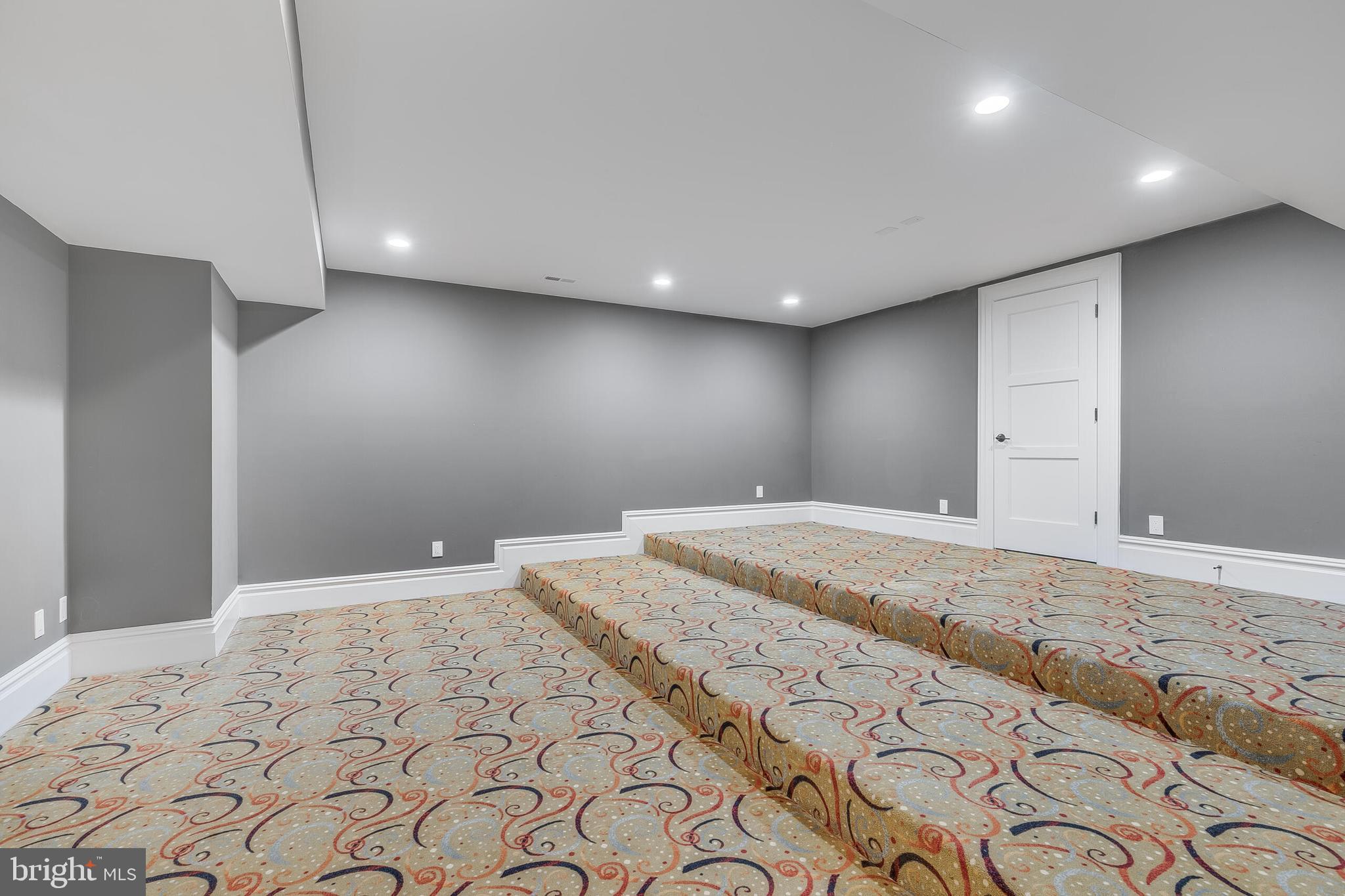 RIVER OAKS - Residential