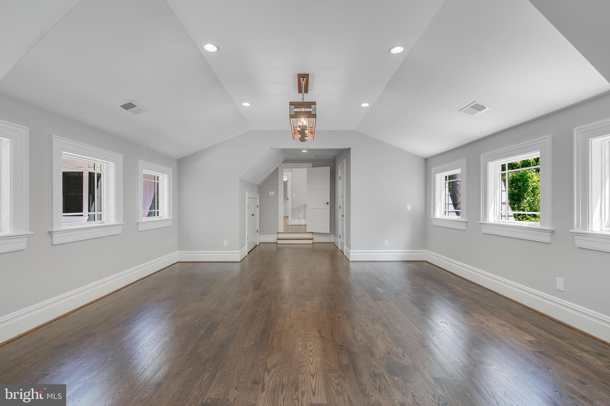 RIVER OAKS - Residential