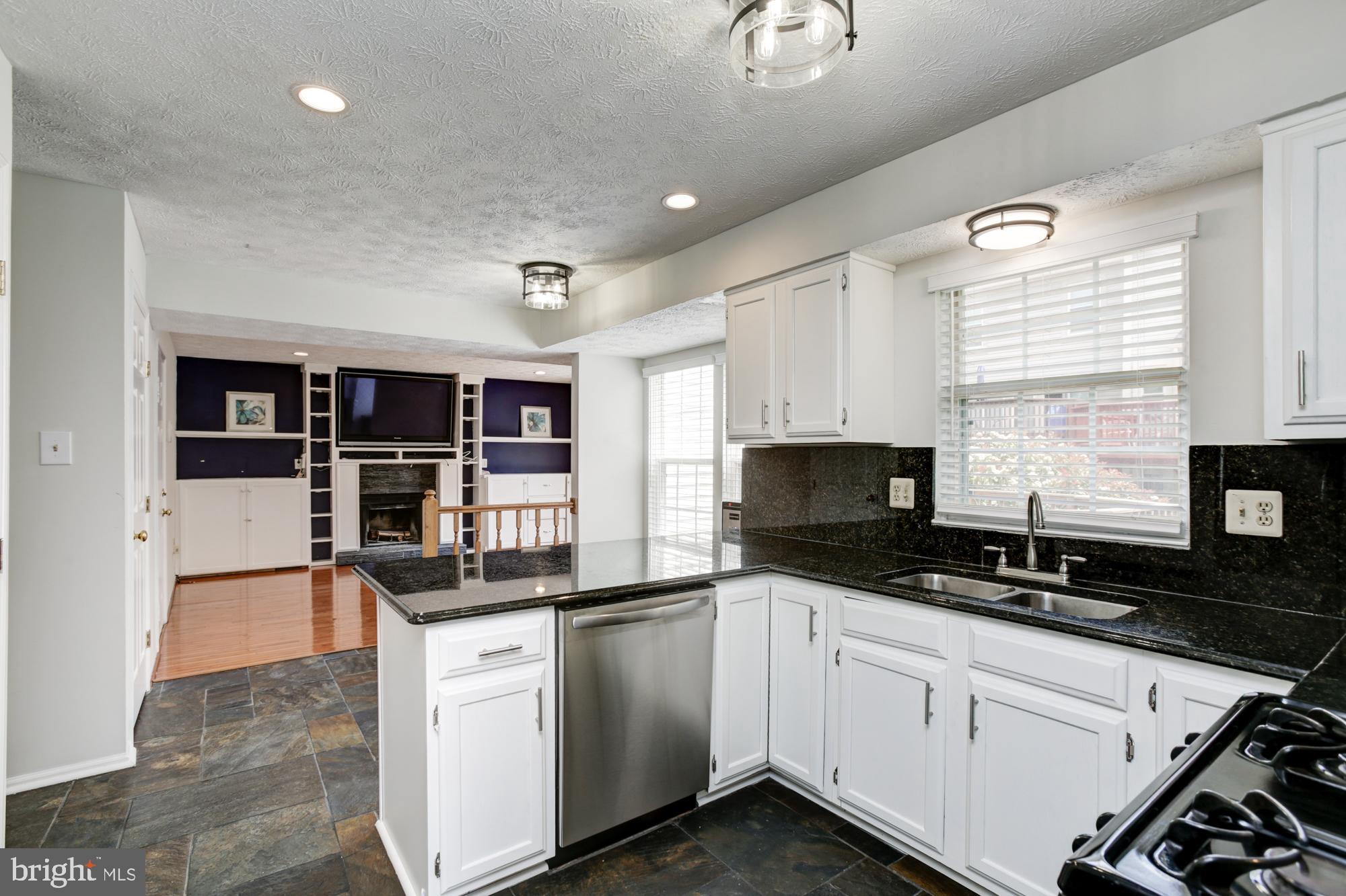 VALLEY STREAM ESTATES - Residential Lease