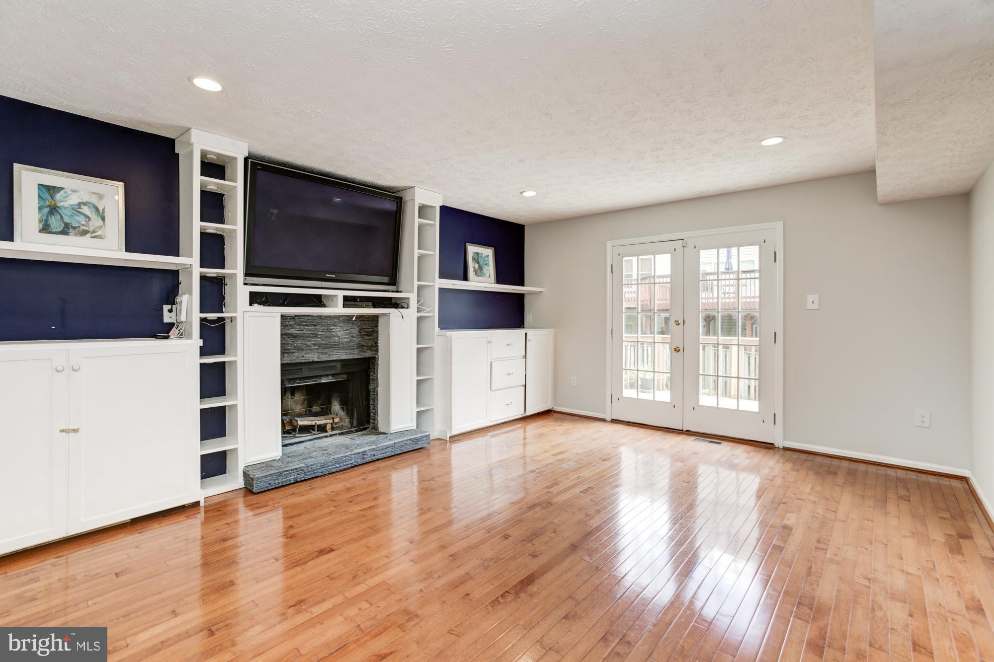 VALLEY STREAM ESTATES - Residential Lease