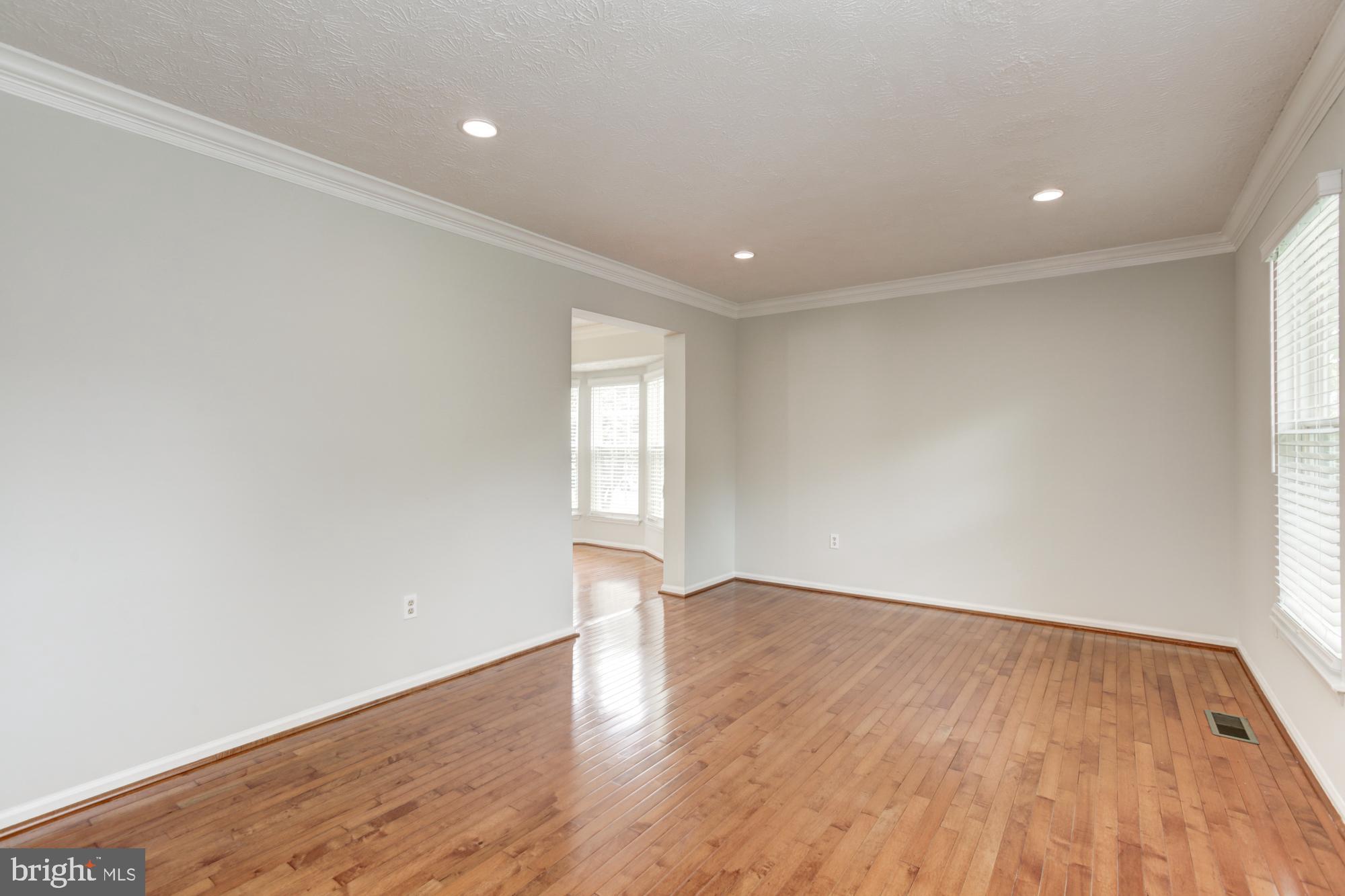 VALLEY STREAM ESTATES - Residential Lease