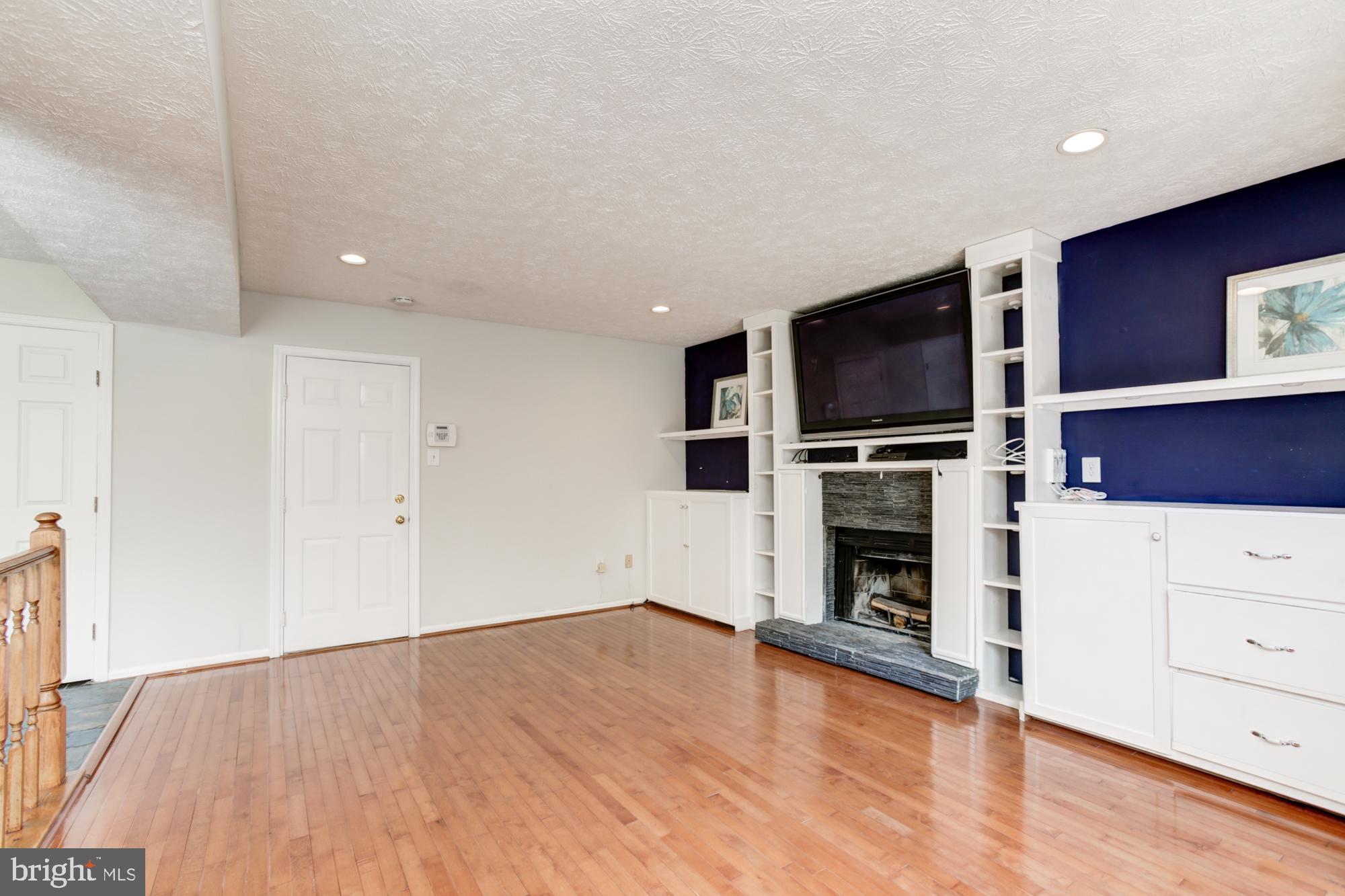 VALLEY STREAM ESTATES - Residential Lease